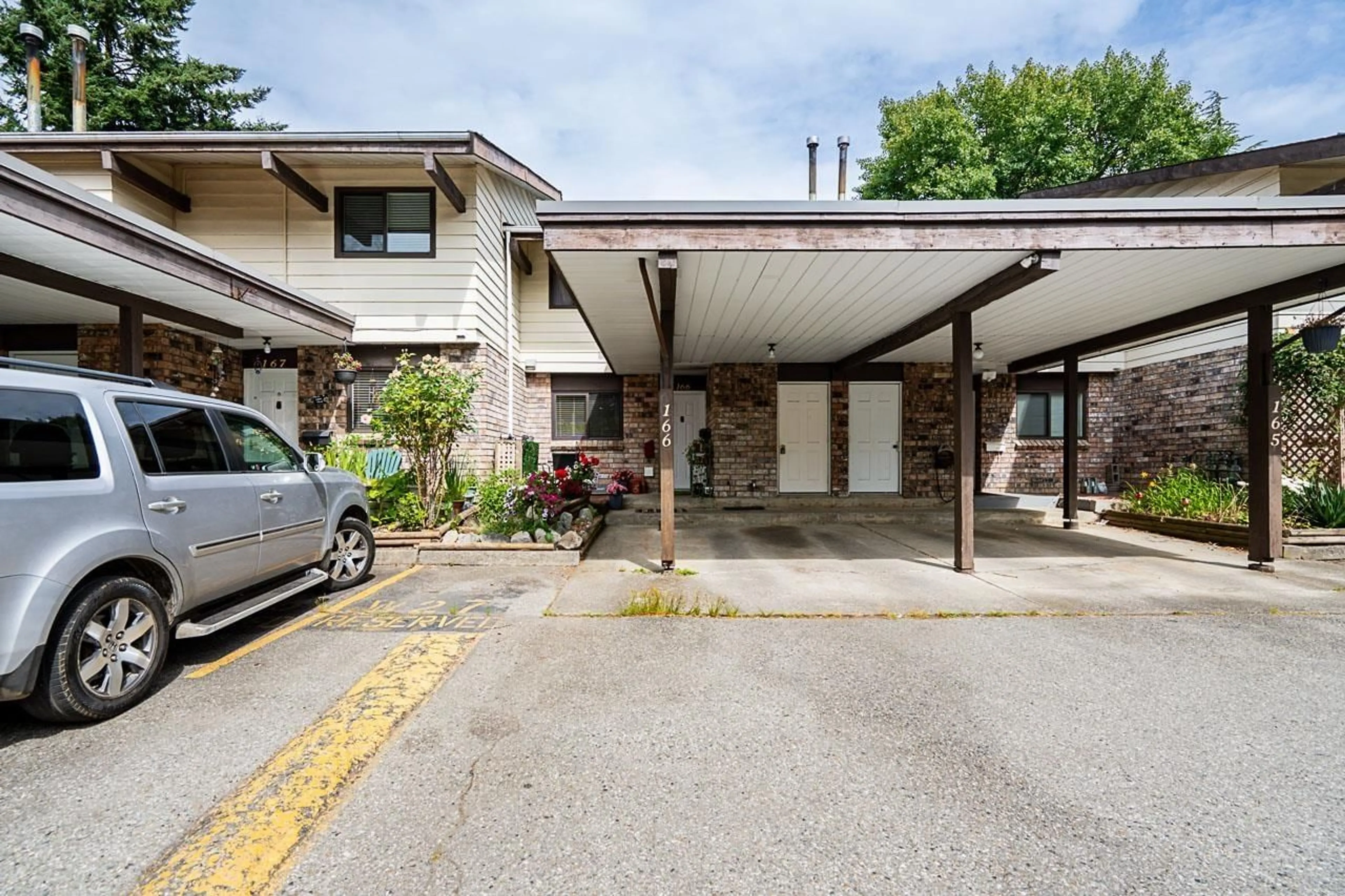 Patio, street for 166 - 7486 138, Surrey British Columbia V3W6G4
