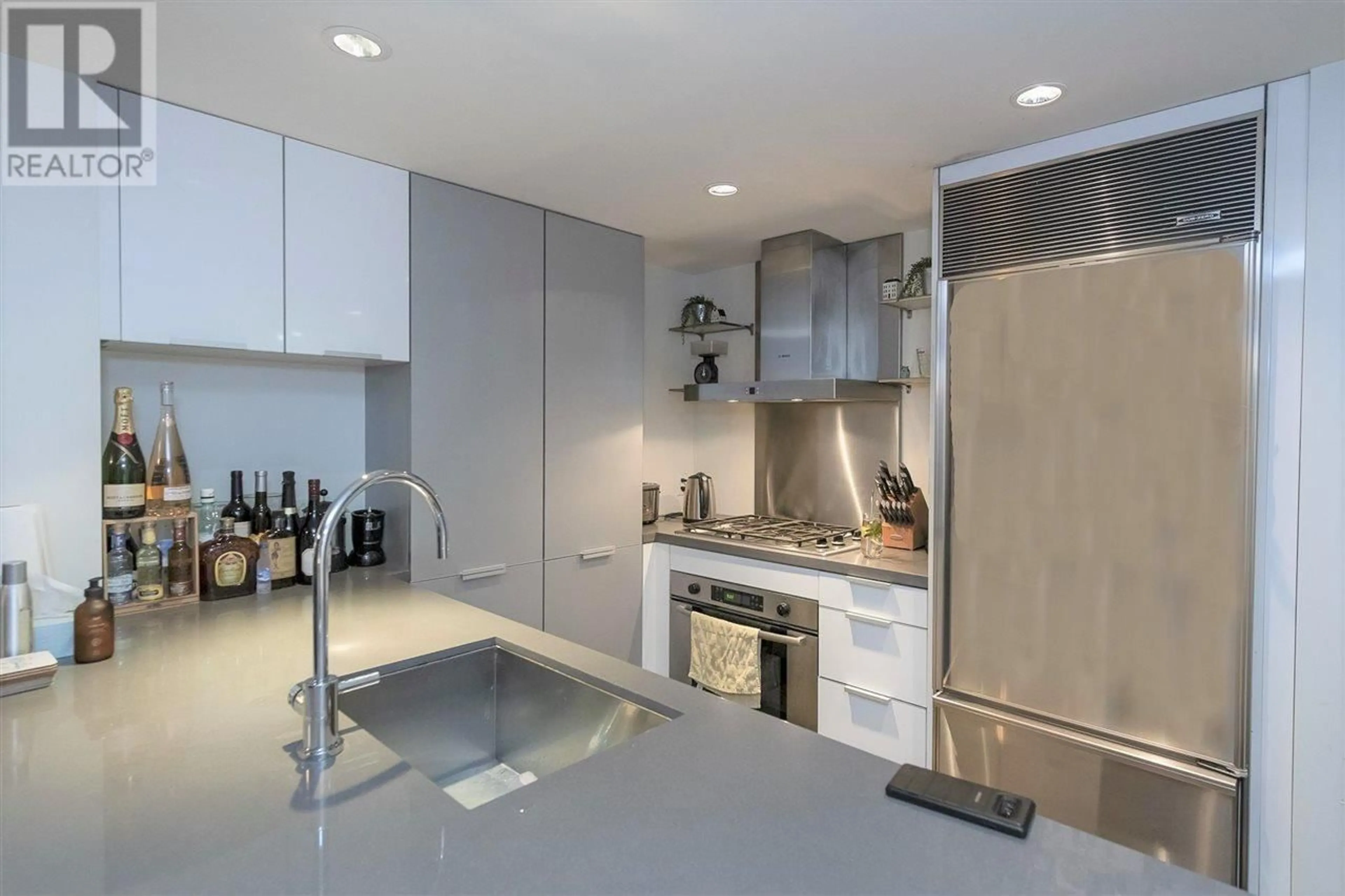 Contemporary kitchen, unknown for 803 - 788 RICHARDS STREET, Vancouver British Columbia V6B0C7