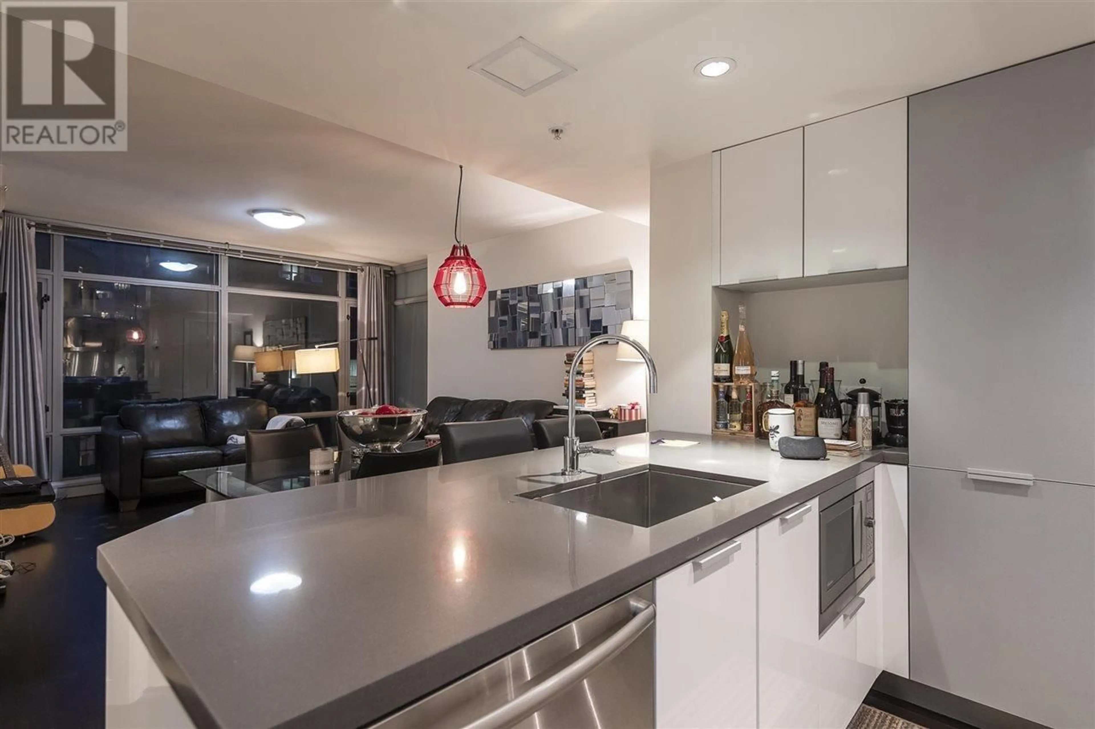 Open concept kitchen, unknown for 803 - 788 RICHARDS STREET, Vancouver British Columbia V6B0C7