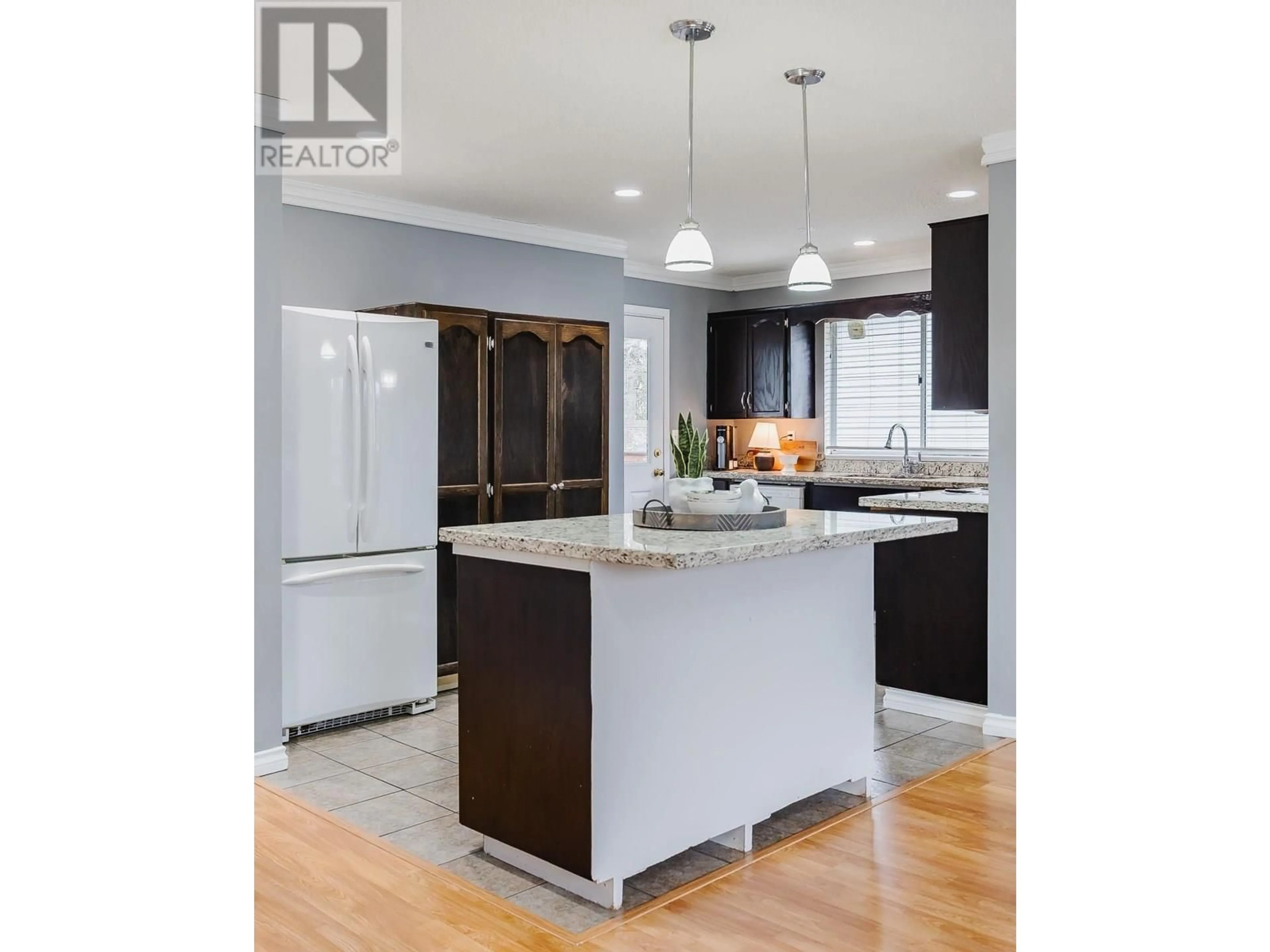 Open concept kitchen, wood/laminate floor for 20492 THORNE AVENUE, Maple Ridge British Columbia V2X8T8