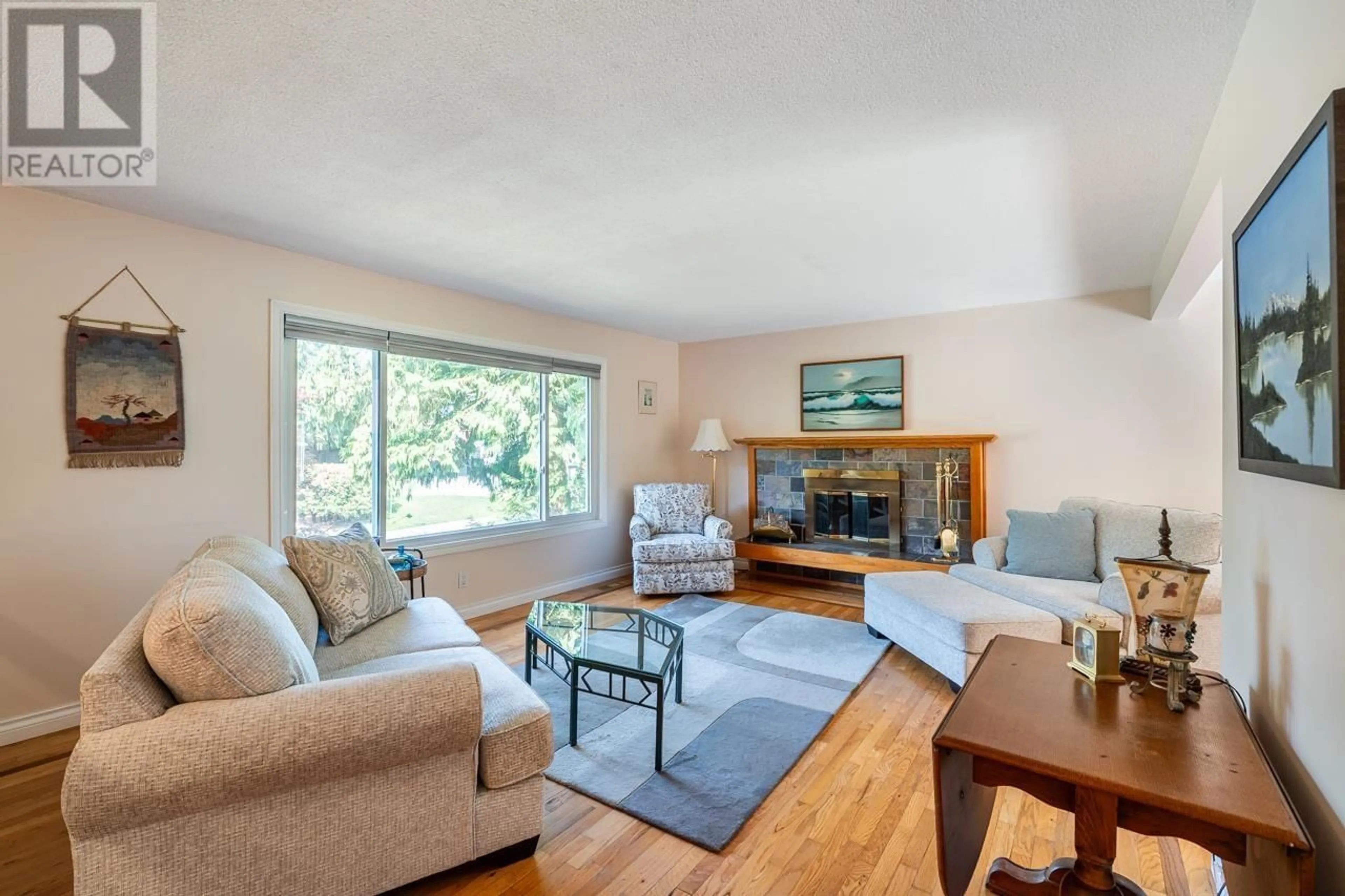 Living room with furniture, unknown for 2283 PARK CRESCENT, Coquitlam British Columbia V3J6T3