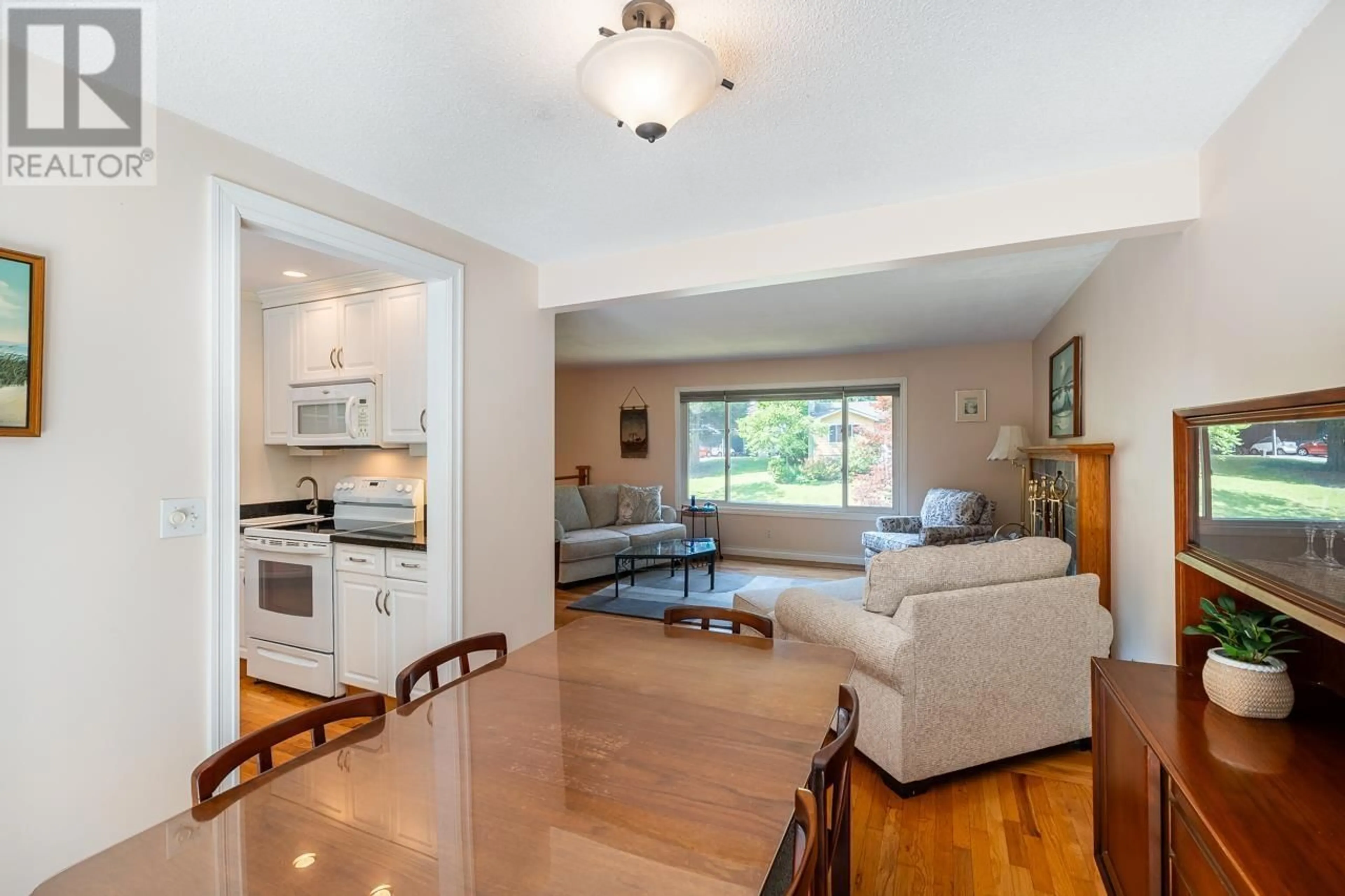Living room with furniture, unknown for 2283 PARK CRESCENT, Coquitlam British Columbia V3J6T3