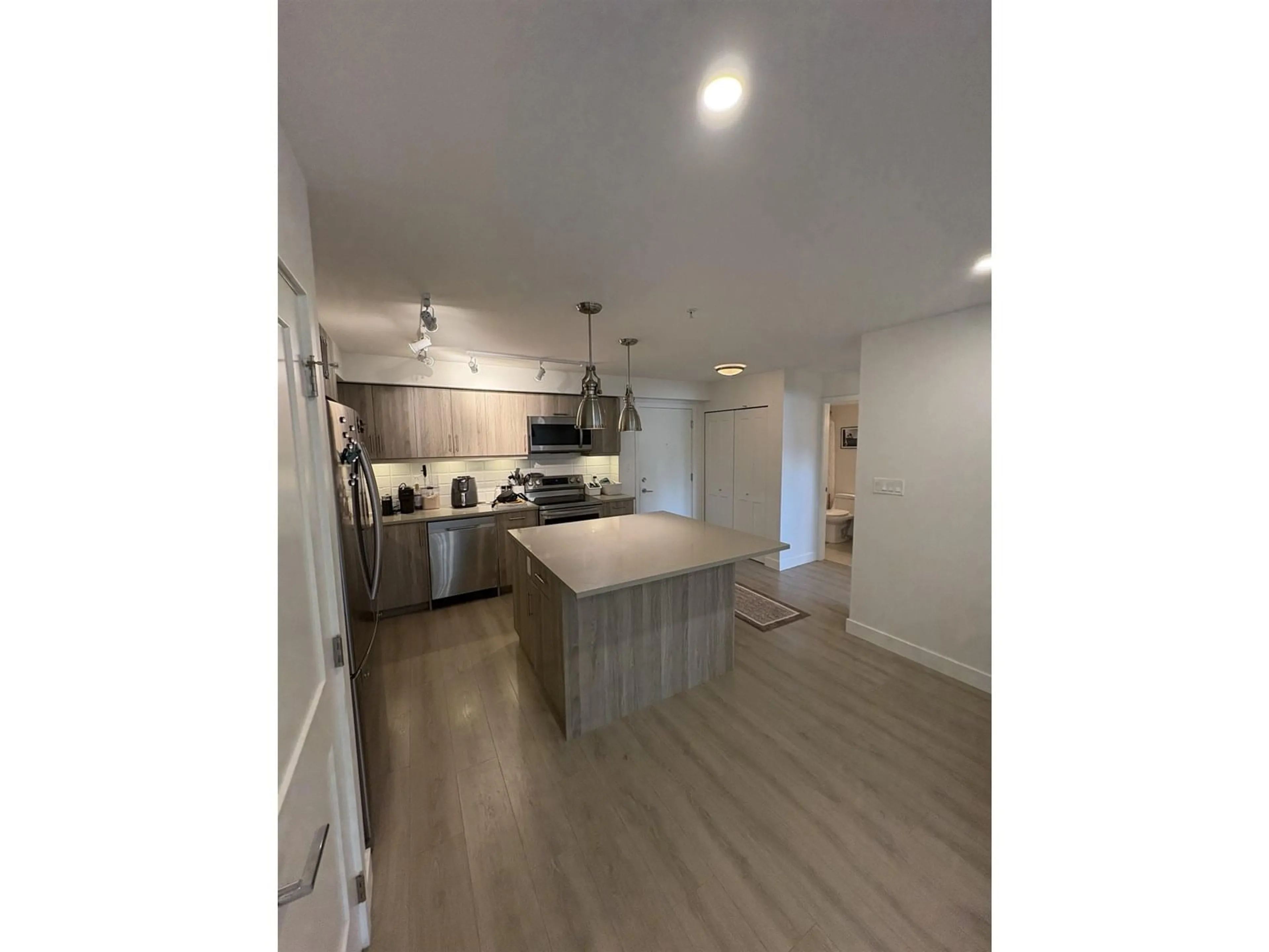 Open concept kitchen, unknown for 268 - 27358 32, Langley British Columbia V4W3M5