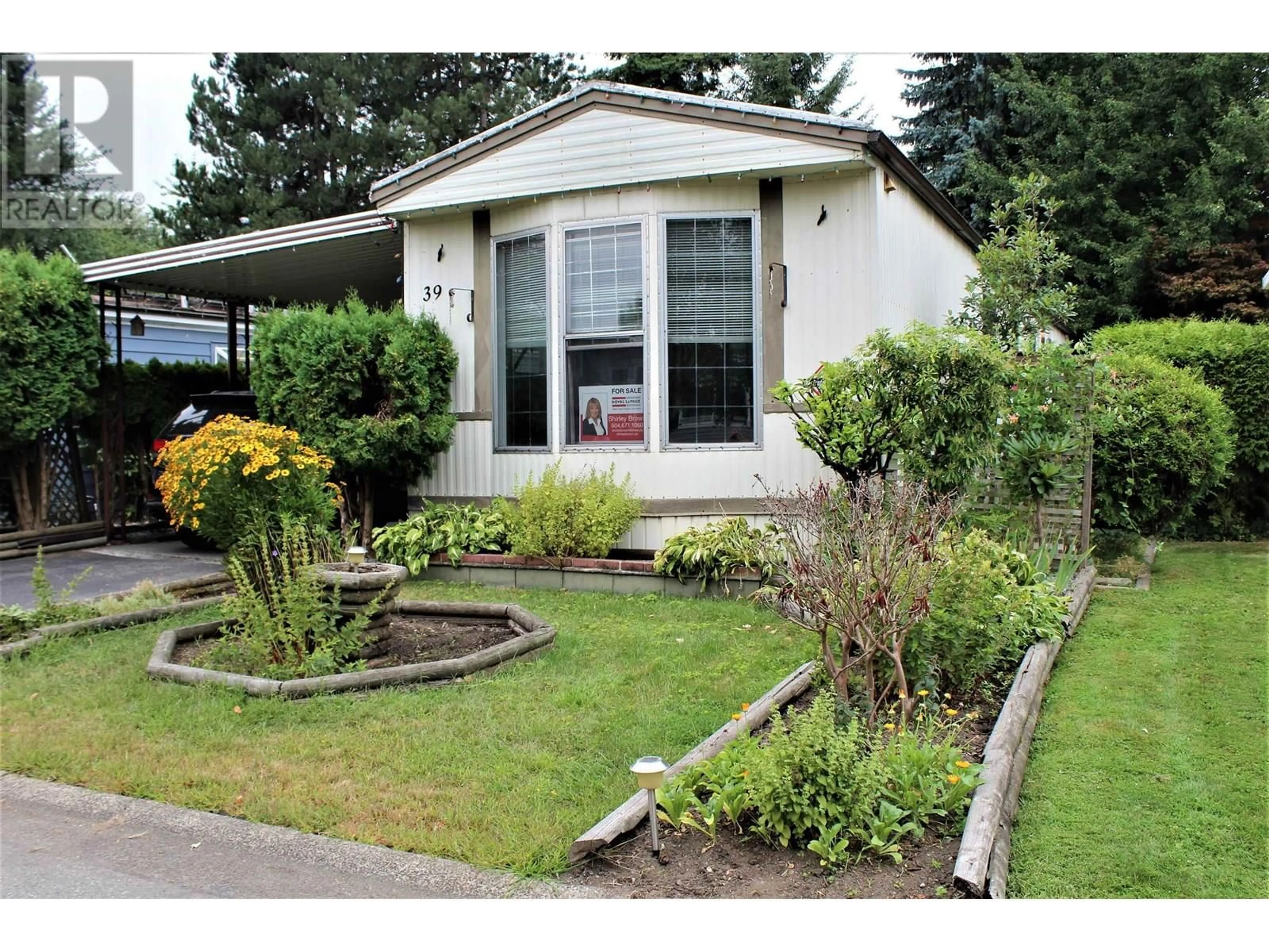 Home with vinyl exterior material, street for 39 - 145 KING EDWARD STREET, Coquitlam British Columbia V3K6L3