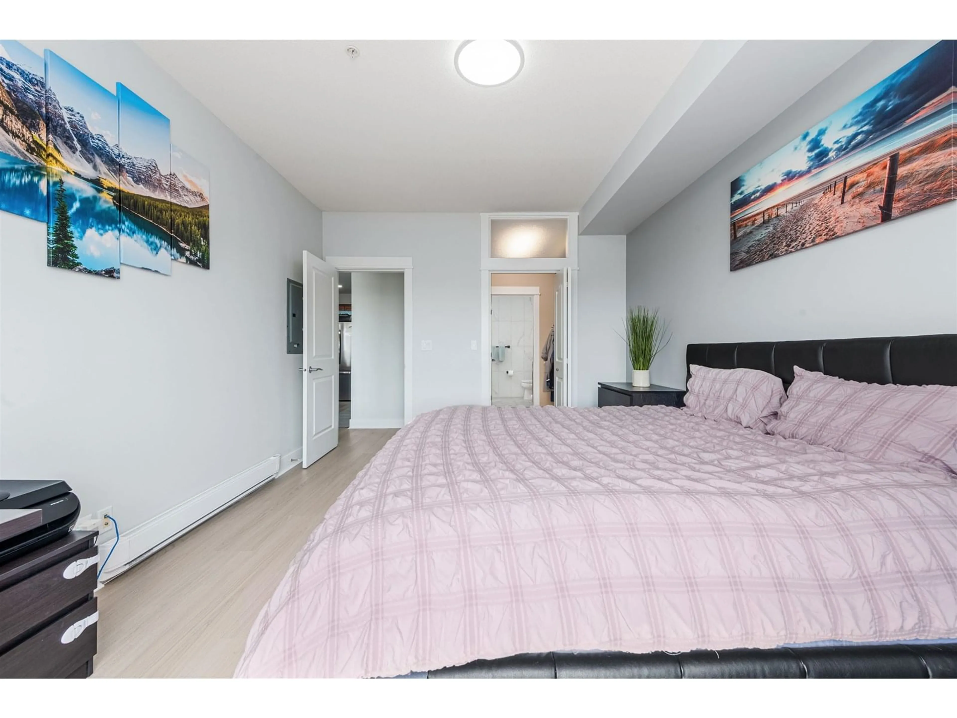 A pic of a room for 304 - 5430 201, Langley British Columbia V3A0A2