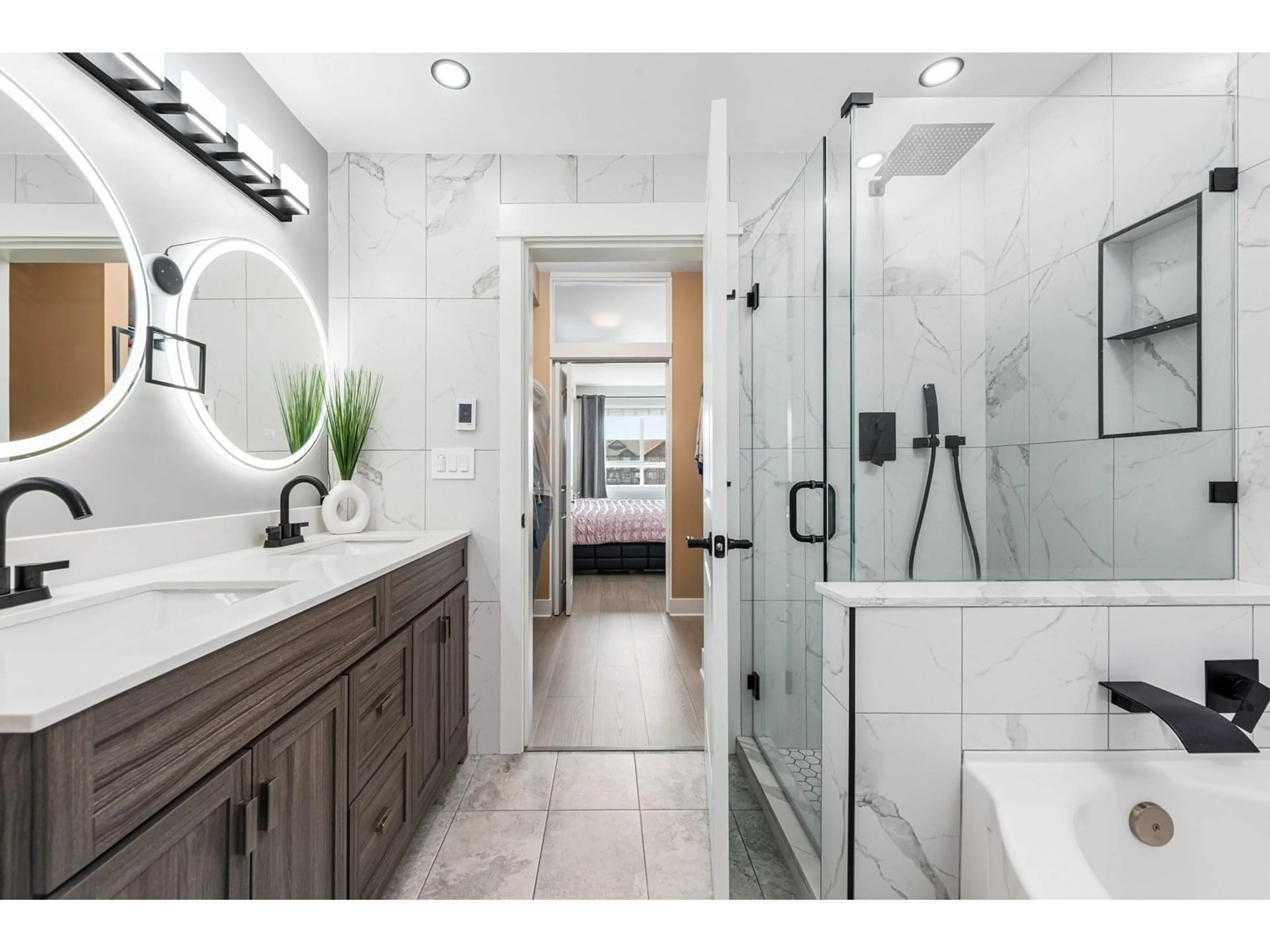 Contemporary bathroom, ceramic/tile floor for 304 - 5430 201, Langley British Columbia V3A0A2