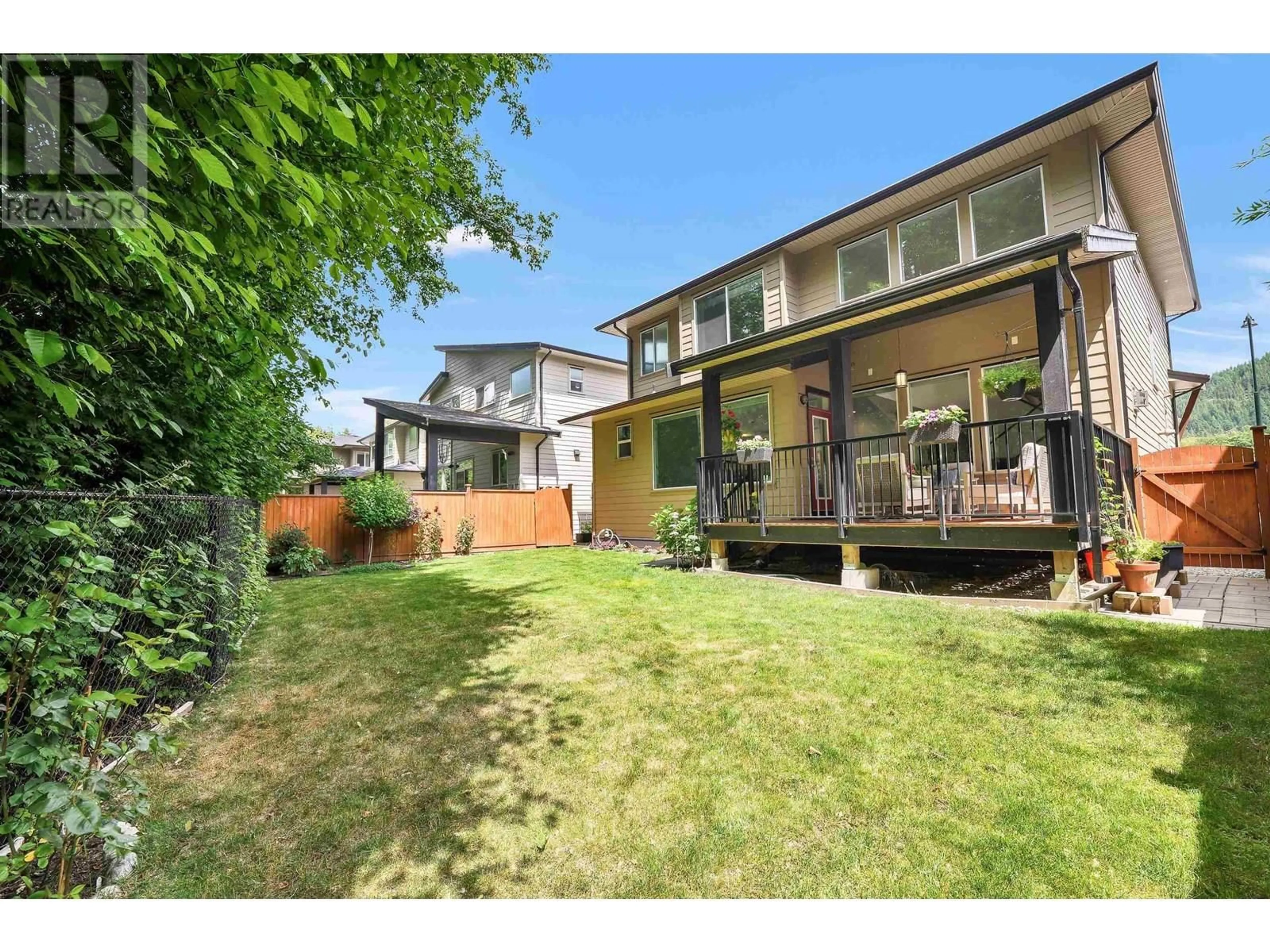 A pic from outside/outdoor area/front of a property/back of a property/a pic from drone, street for 39271 FALCON CRESCENT, Squamish British Columbia V8B0V8