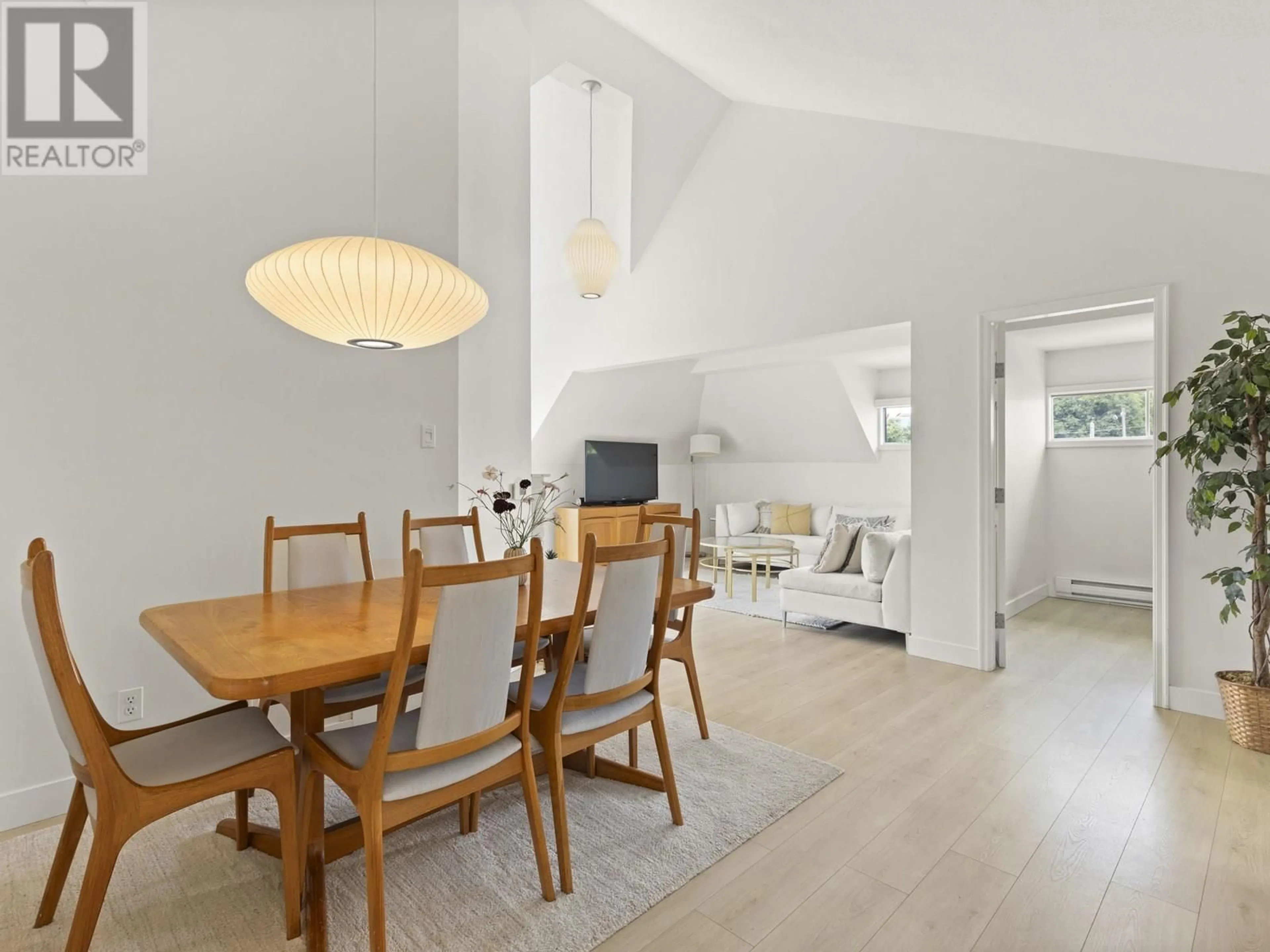 Dining room, wood/laminate floor for 1902 STEPHENS STREET, Vancouver British Columbia V6K3V9