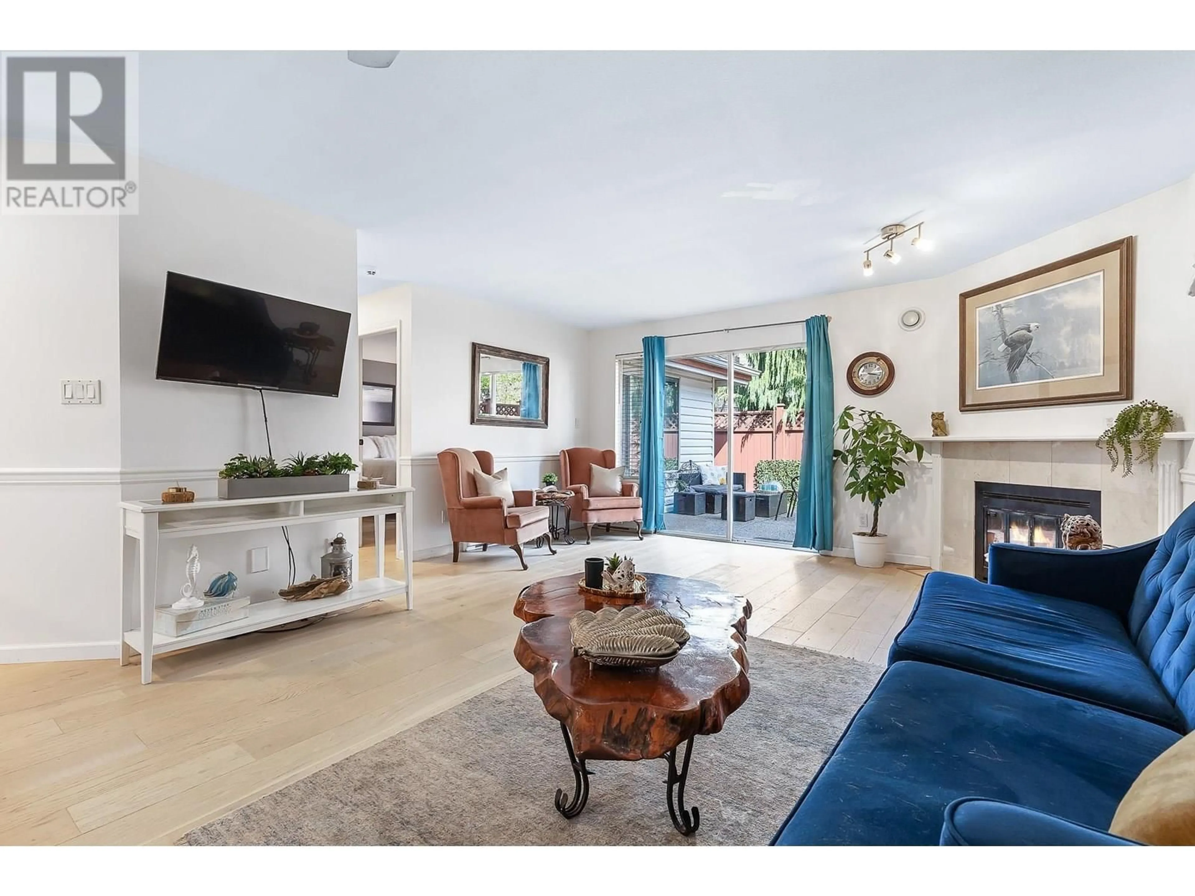 Living room with furniture, ceramic/tile floor for 9 - 22128 DEWDNEY TRUNK ROAD, Maple Ridge British Columbia V2X3H6