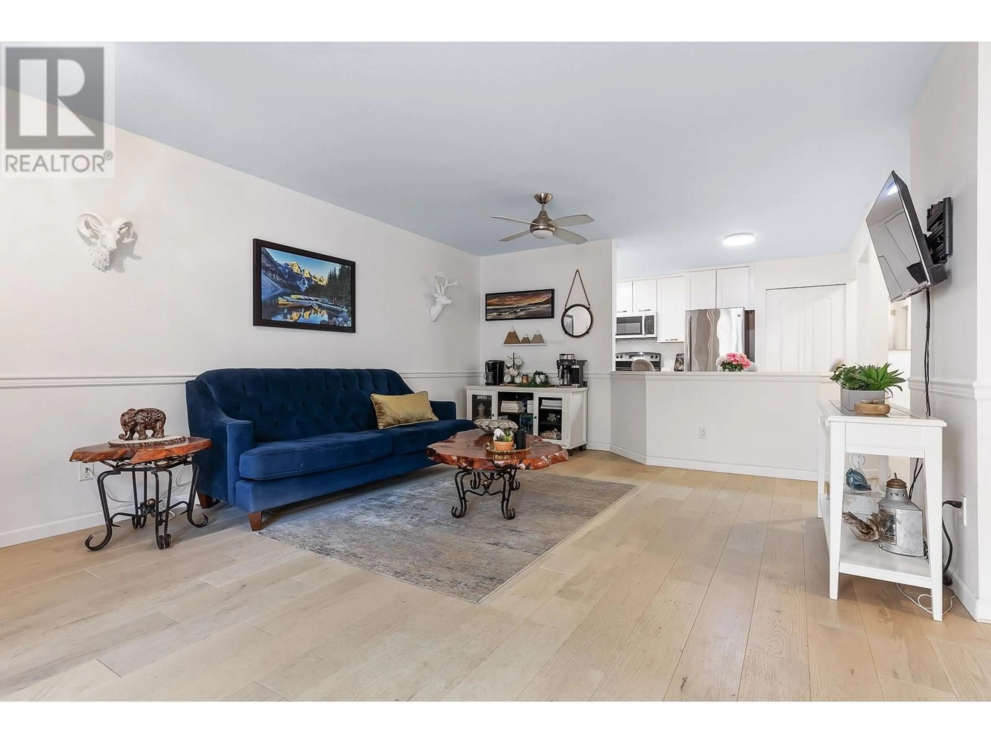Living room with furniture, unknown for 9 - 22128 DEWDNEY TRUNK ROAD, Maple Ridge British Columbia V2X3H6