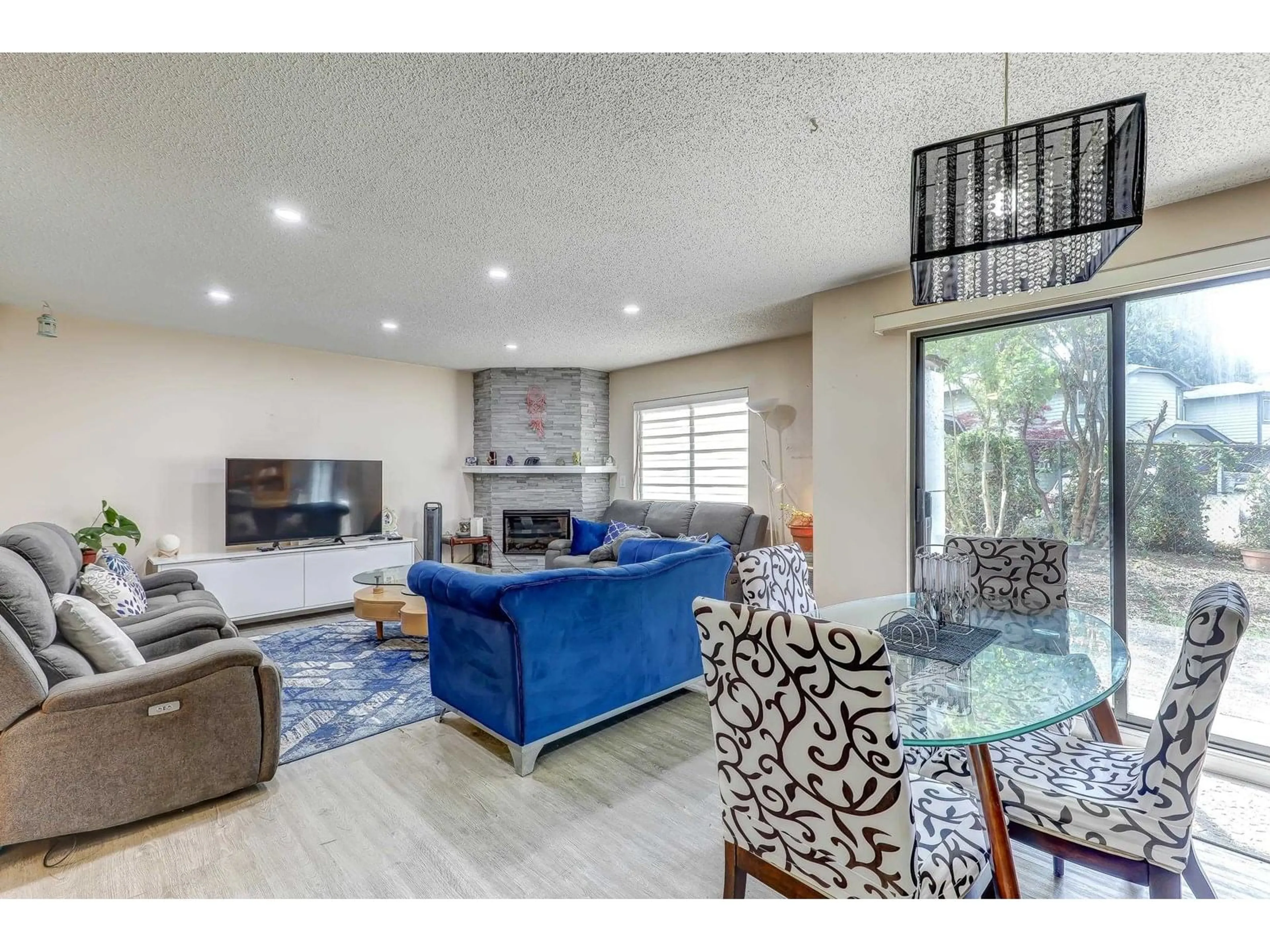 Living room with furniture, unknown for 104 - 7119 133, Surrey British Columbia V3W7Z6