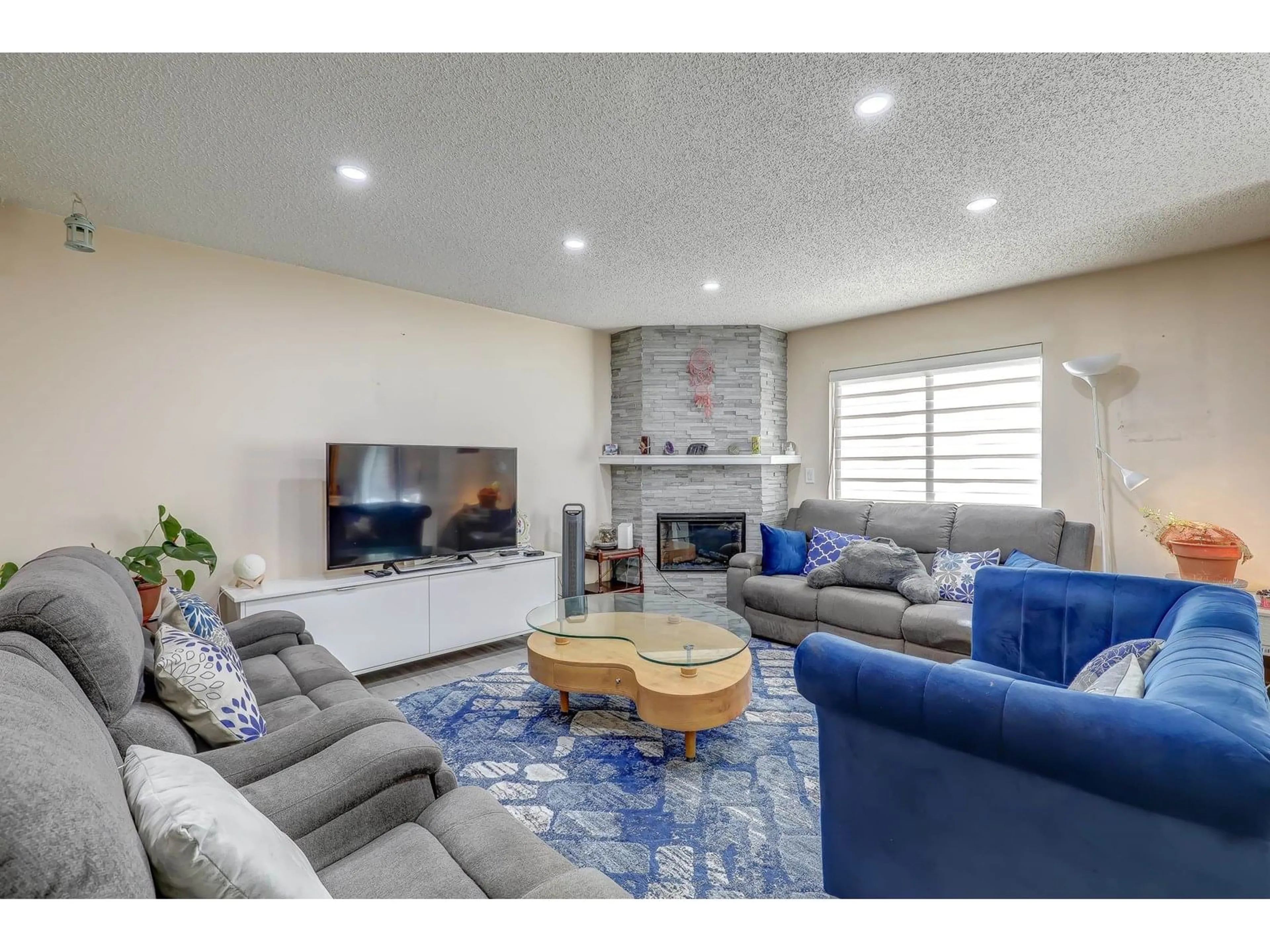 Living room with furniture, unknown for 104 - 7119 133, Surrey British Columbia V3W7Z6
