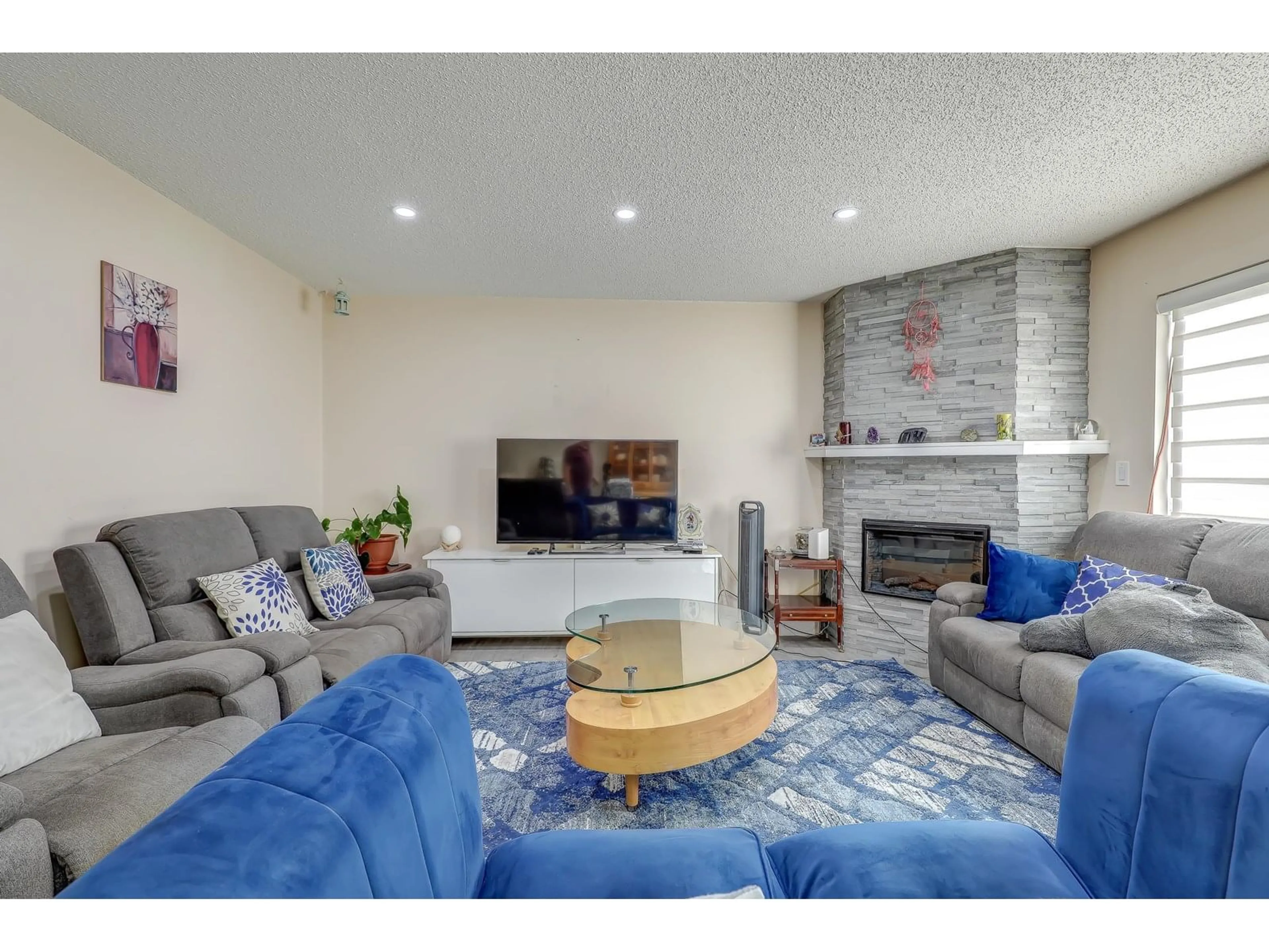 Living room with furniture, unknown for 104 - 7119 133, Surrey British Columbia V3W7Z6
