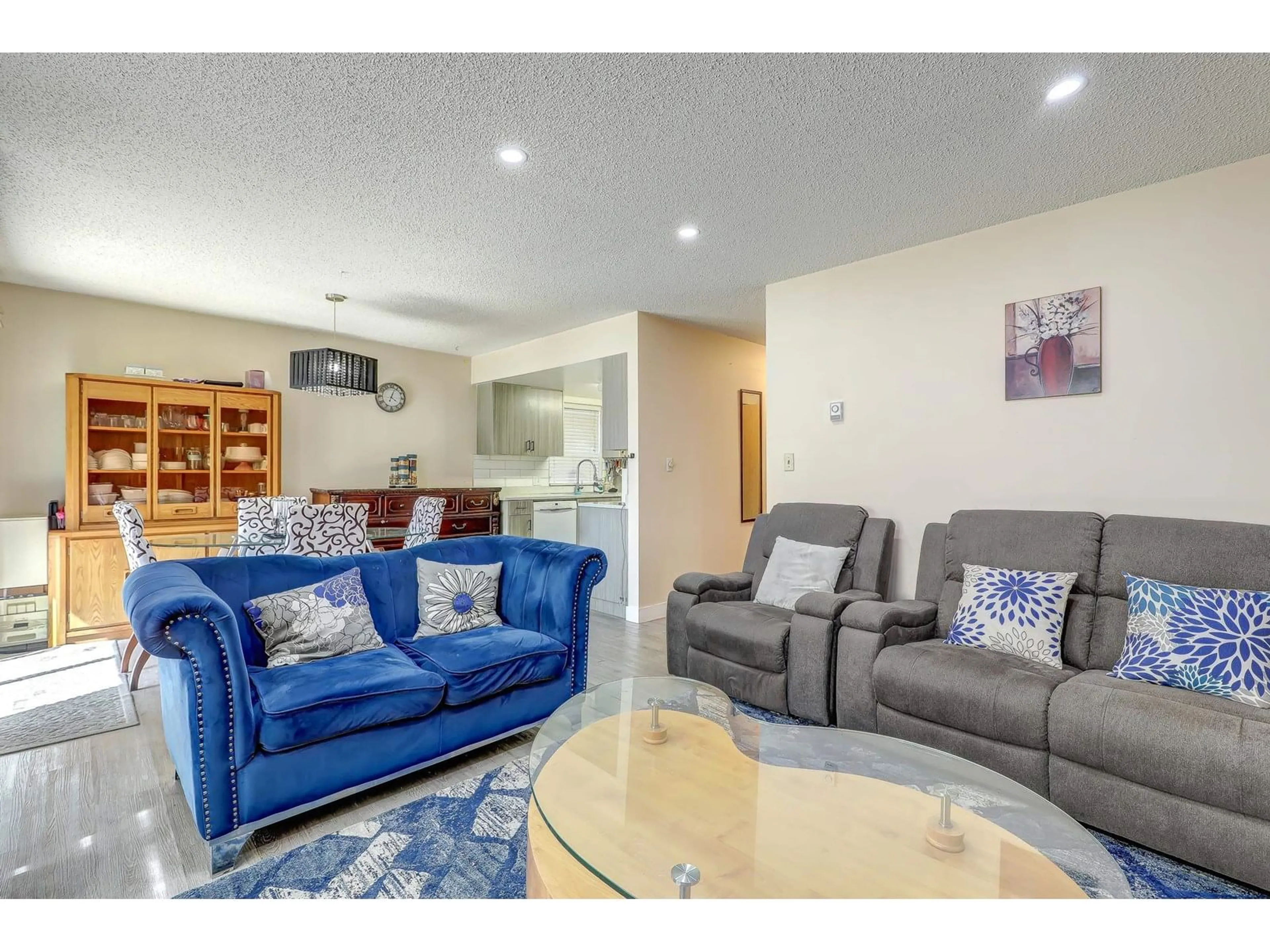 Living room with furniture, unknown for 104 - 7119 133, Surrey British Columbia V3W7Z6