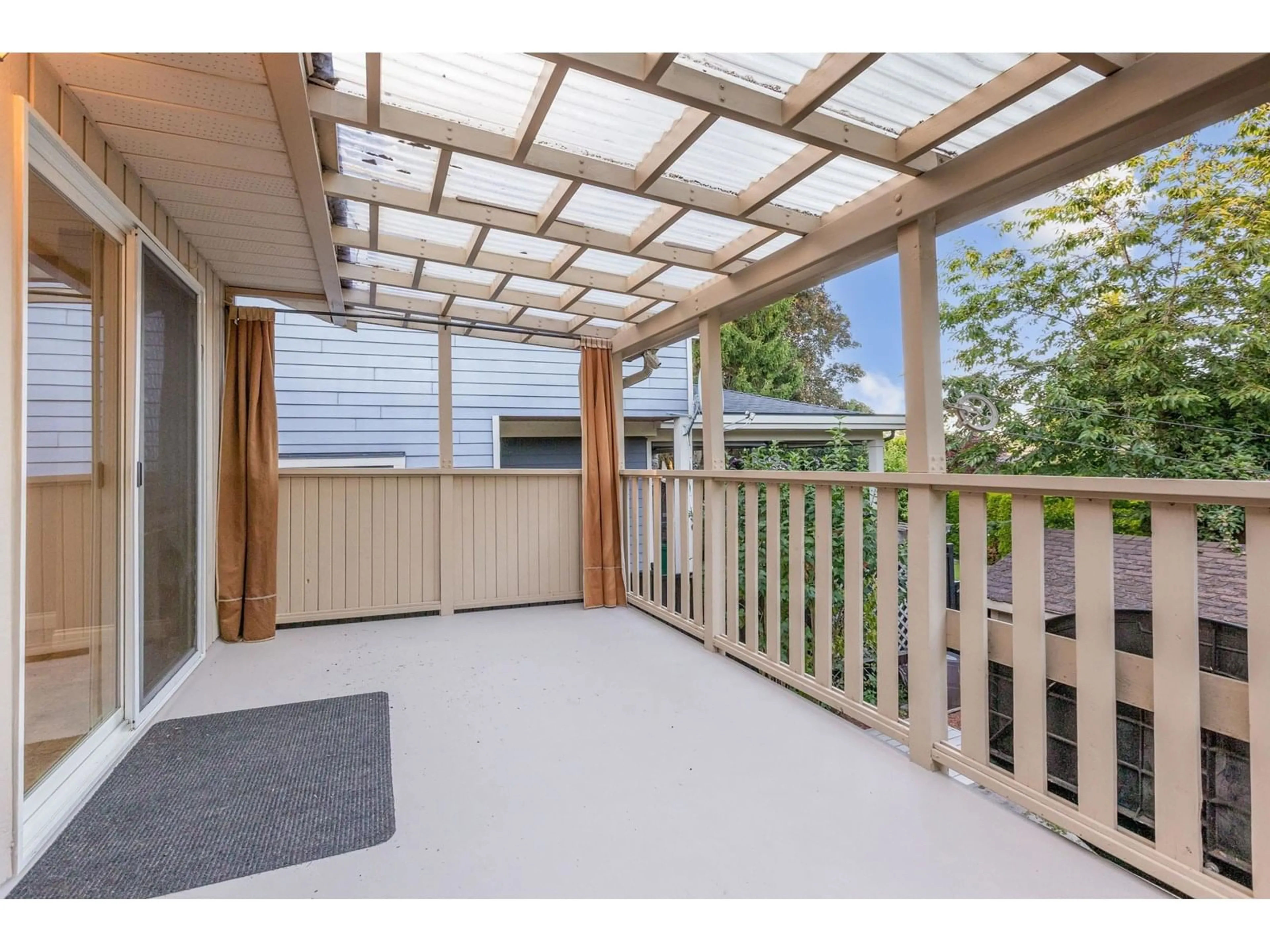 Patio, unknown for 1550 KENT, White Rock British Columbia V4B4V2
