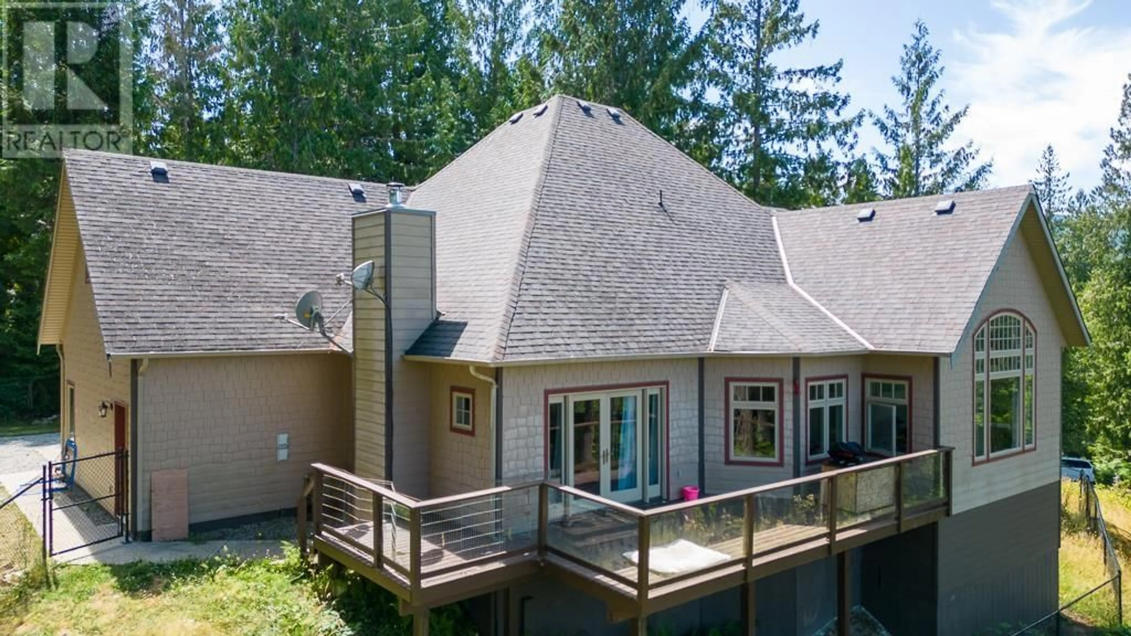 Patio, unknown for 5500 JERVIS INLET ROAD, Egmont British Columbia V0N2H4