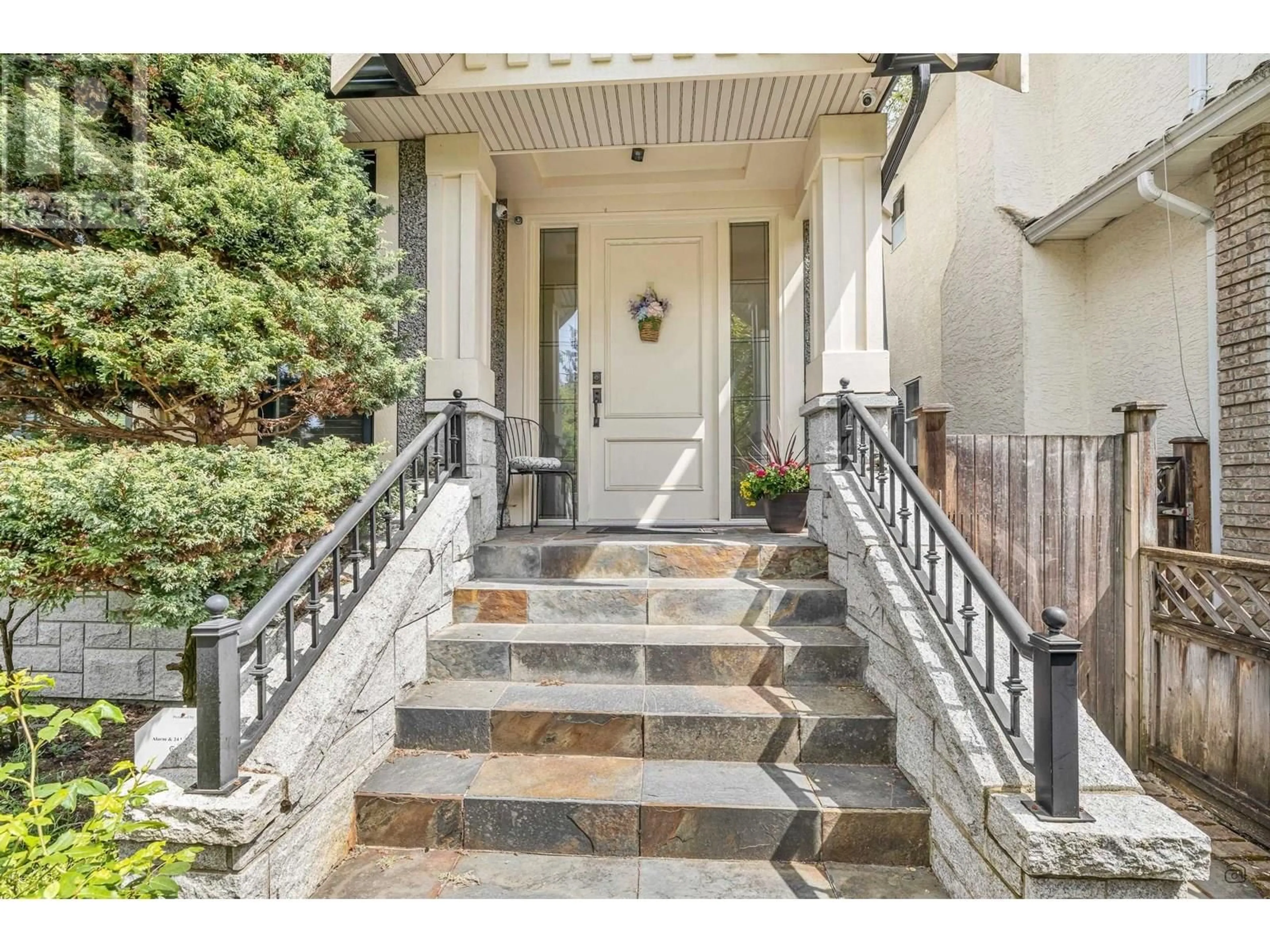 Indoor entryway for 6450 VINE STREET, Vancouver British Columbia V6M4B1