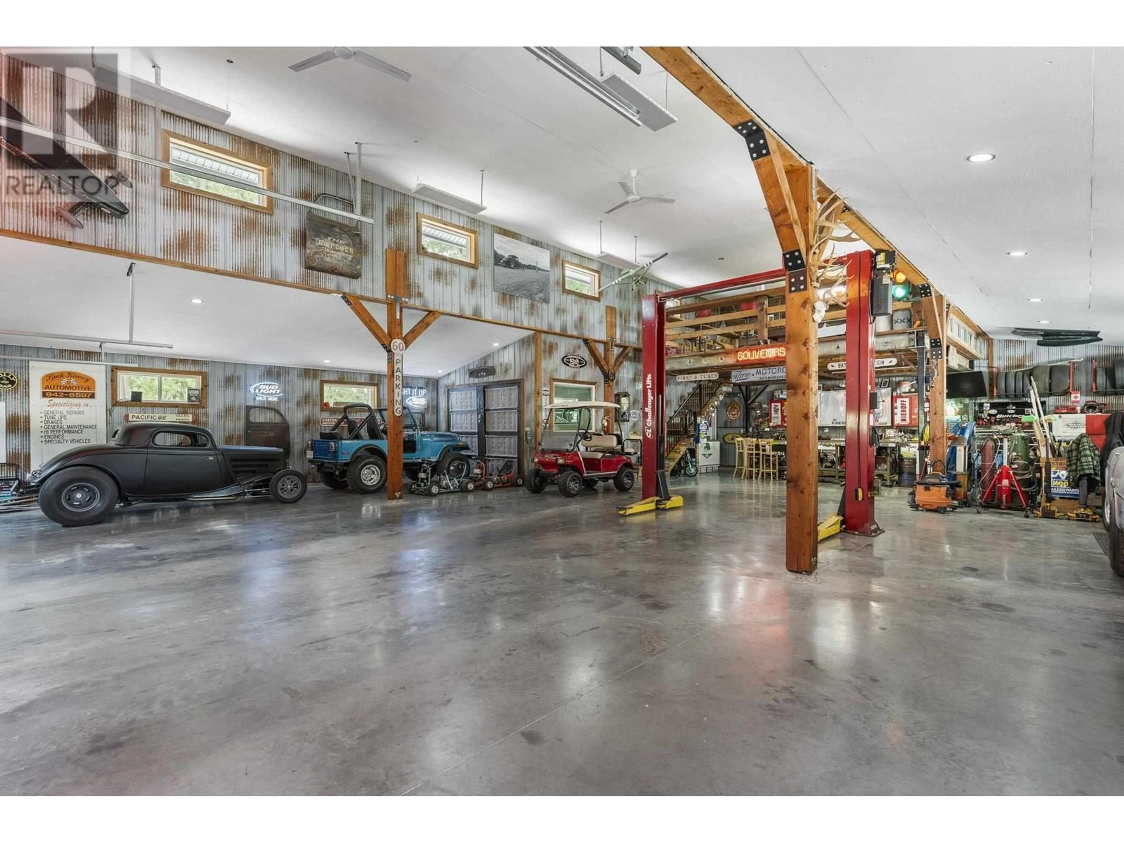 Indoor garage for 10879 284 STREET, Maple Ridge British Columbia V2W1L7