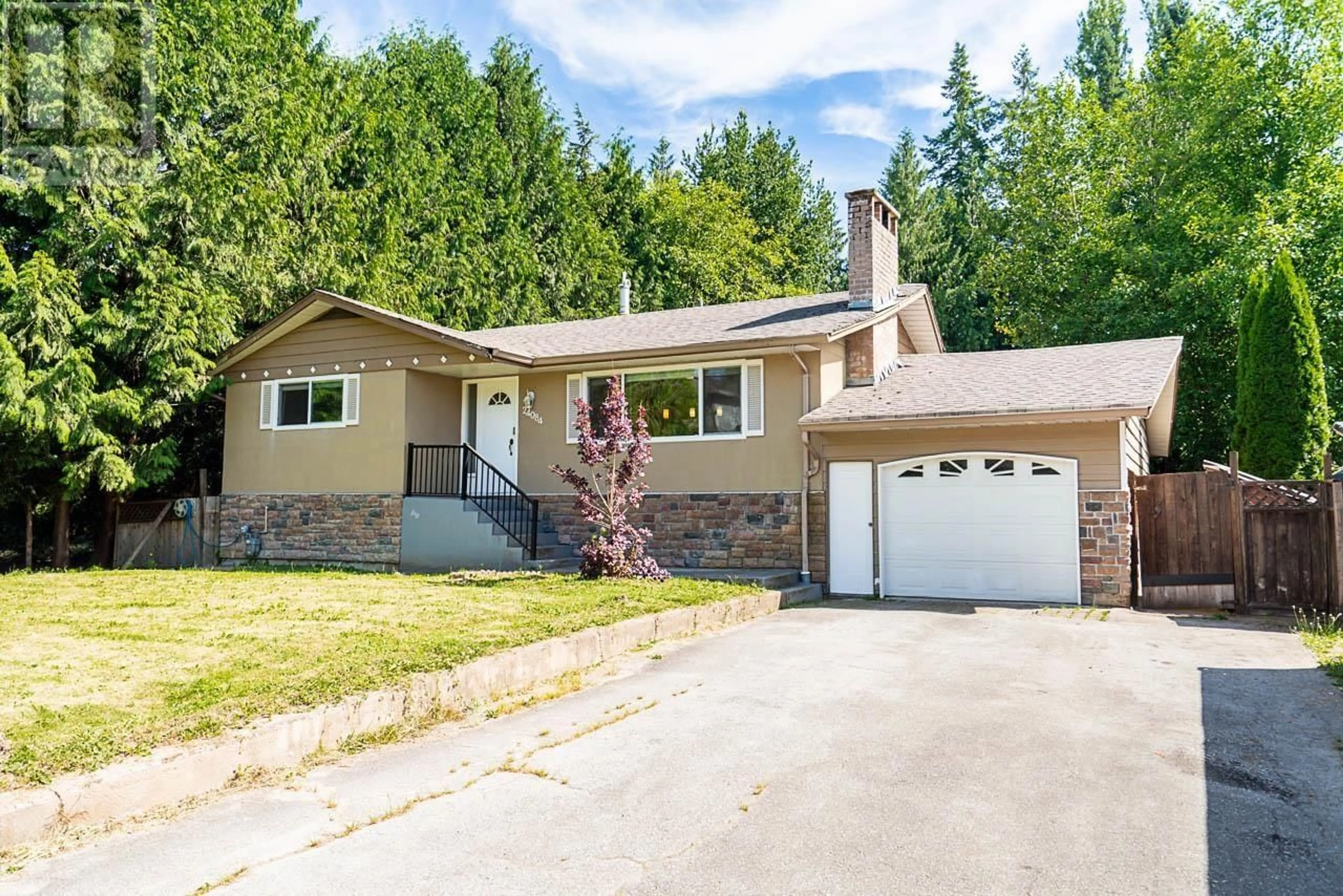 Home with vinyl exterior material, street for 24084 102 AVENUE, Maple Ridge British Columbia V2W1J1