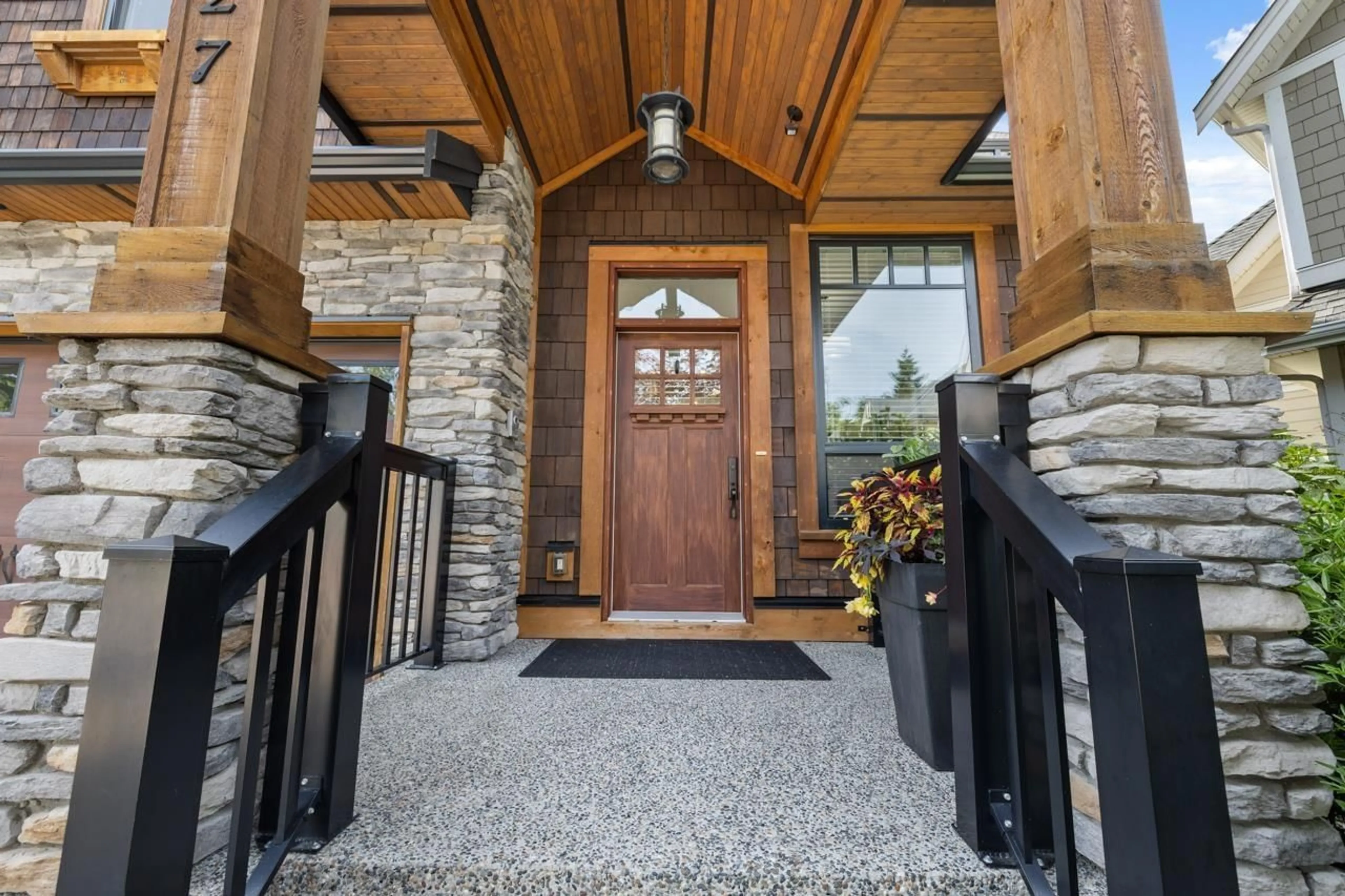 Indoor entryway for 327 171A, Surrey British Columbia V3Z9P5