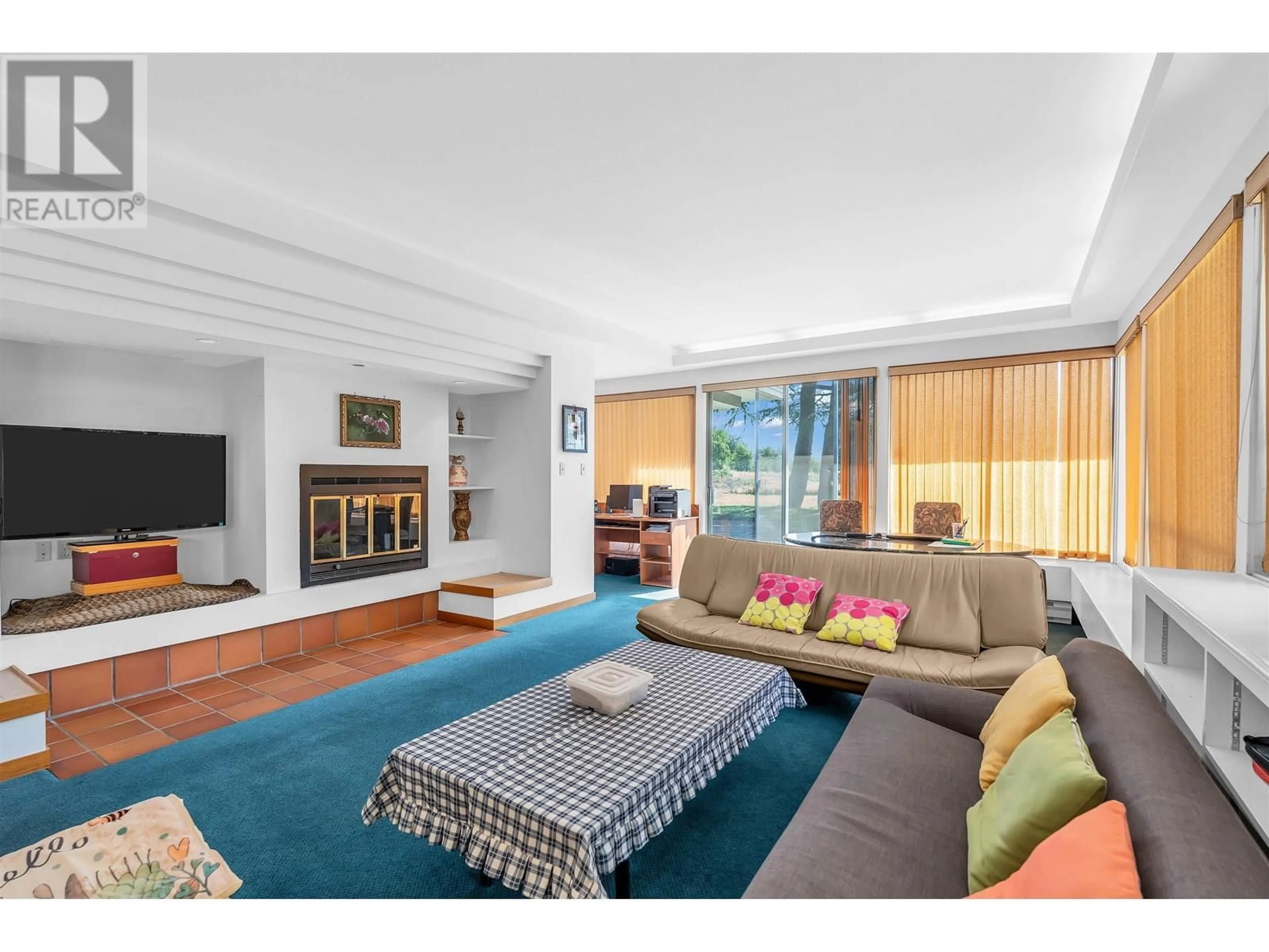 Living room with furniture, unknown for 10520 SIDAWAY ROAD, Richmond British Columbia V6W1C4