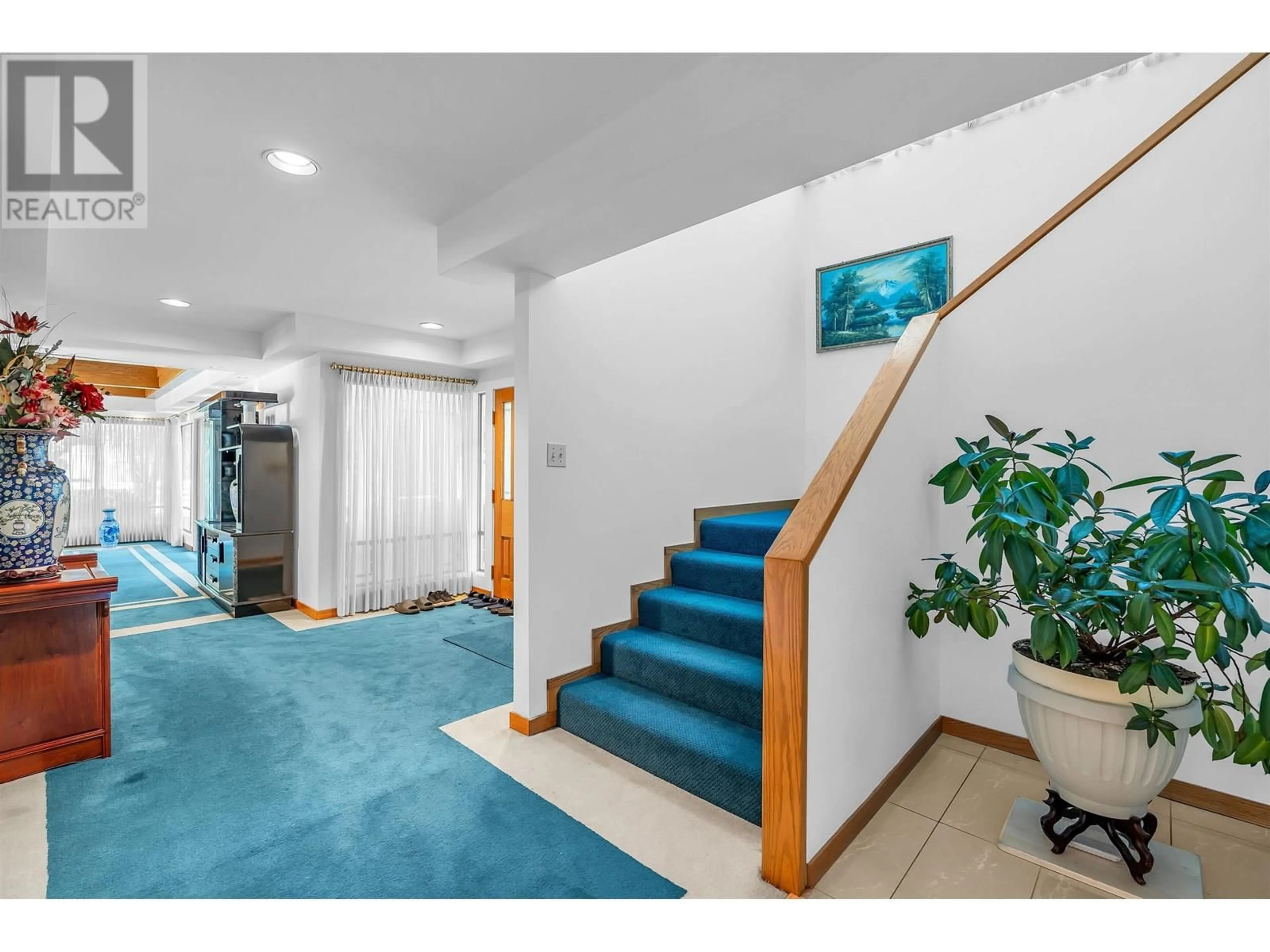 Indoor foyer for 10520 SIDAWAY ROAD, Richmond British Columbia V6W1C4