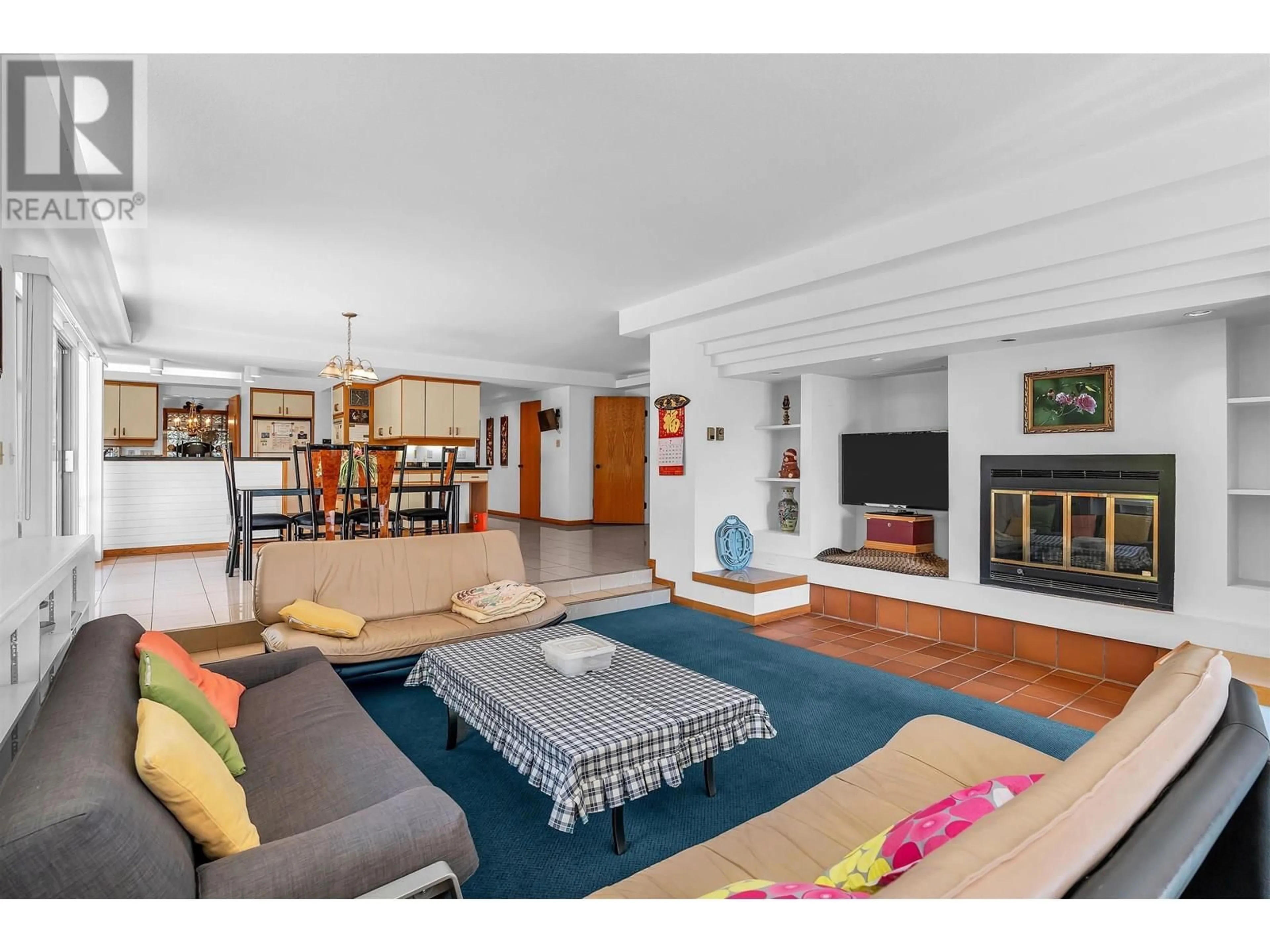 Living room with furniture, unknown for 10520 SIDAWAY ROAD, Richmond British Columbia V6W1C4