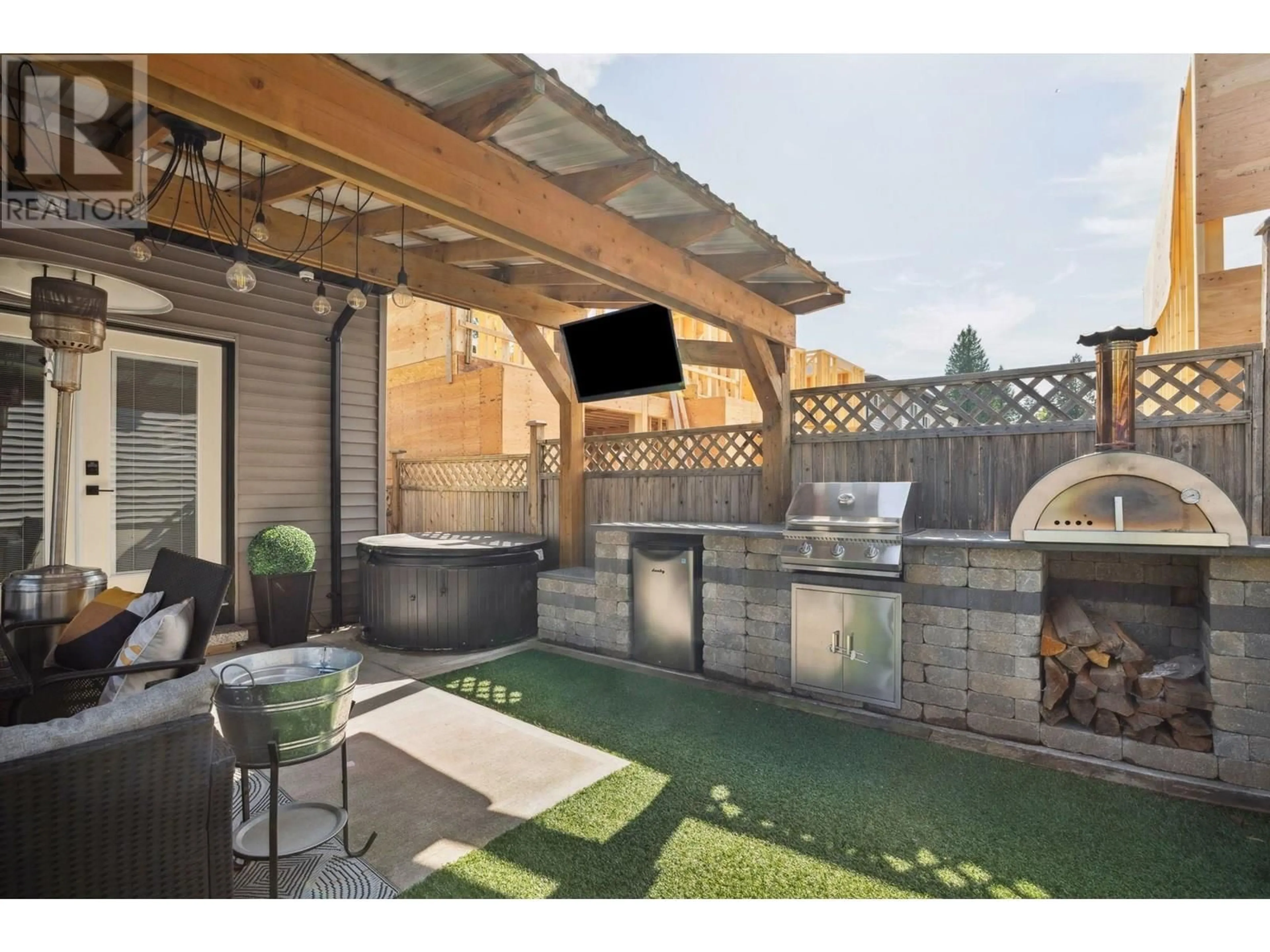 Patio, unknown for 3431 VICTORIA DRIVE, Coquitlam British Columbia V3B2V5