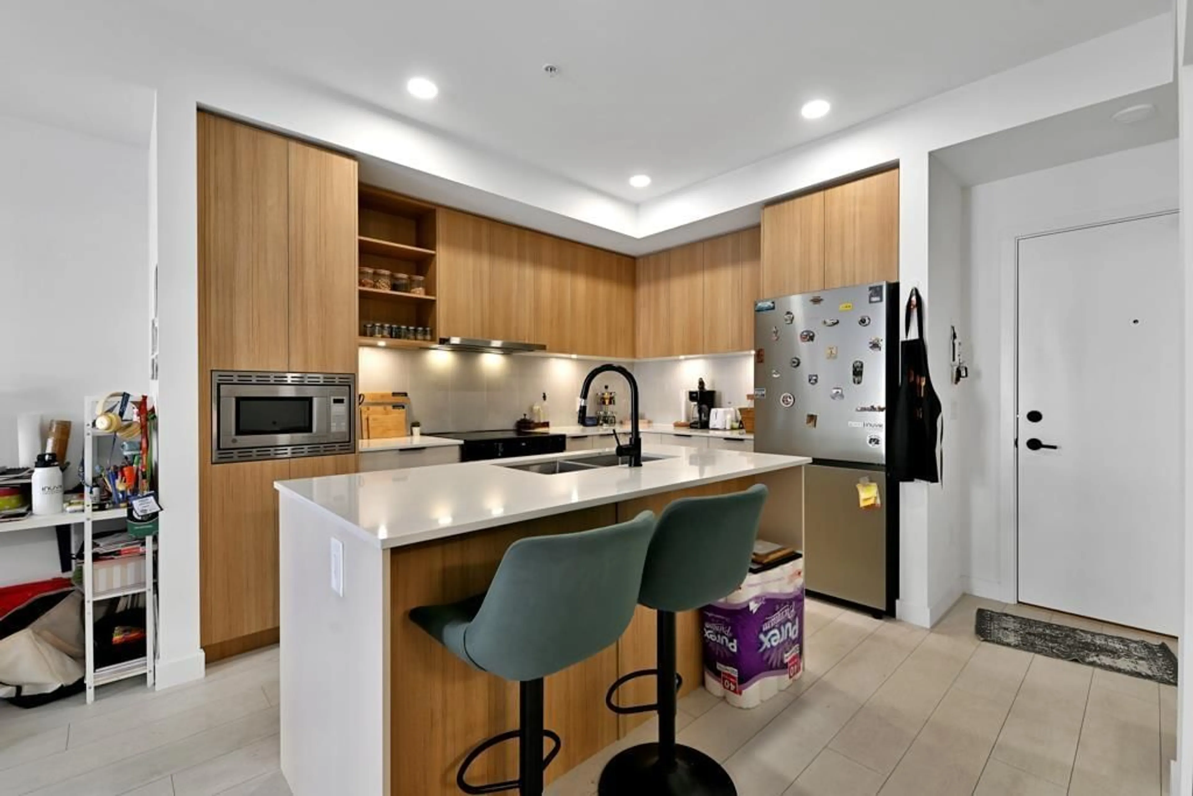 Contemporary kitchen, ceramic/tile floor for 111 - 13439 94A, Surrey British Columbia V3V0G9