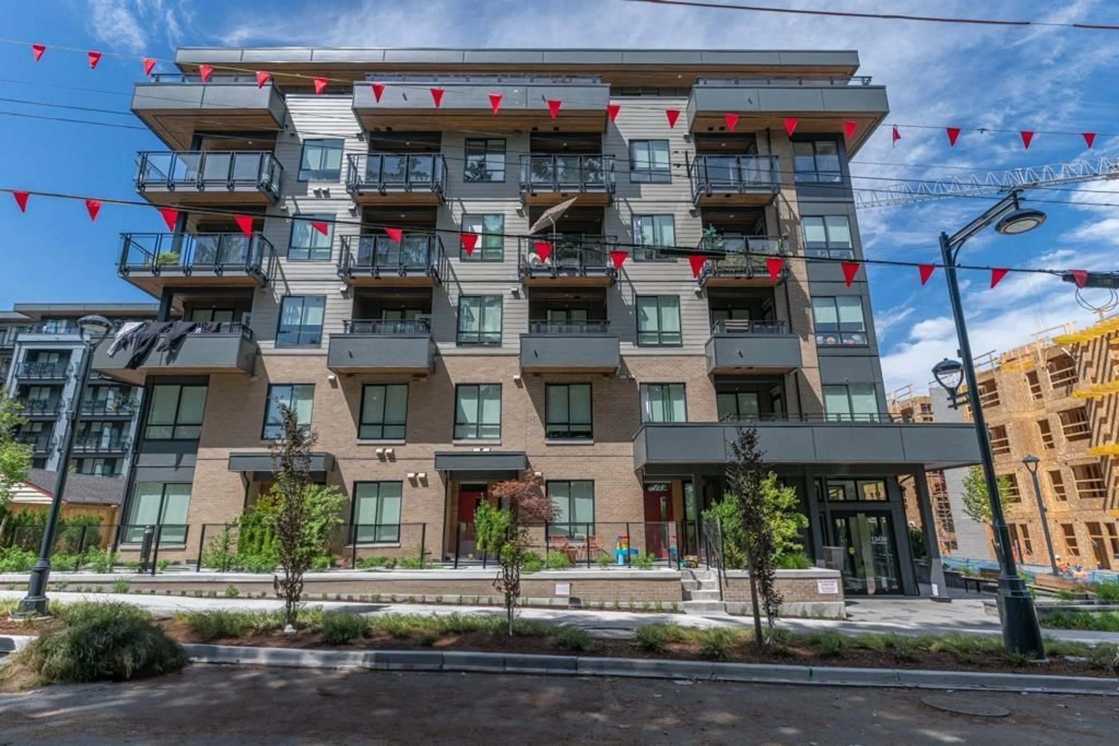 Patio, building for 111 - 13439 94A, Surrey British Columbia V3V0G9