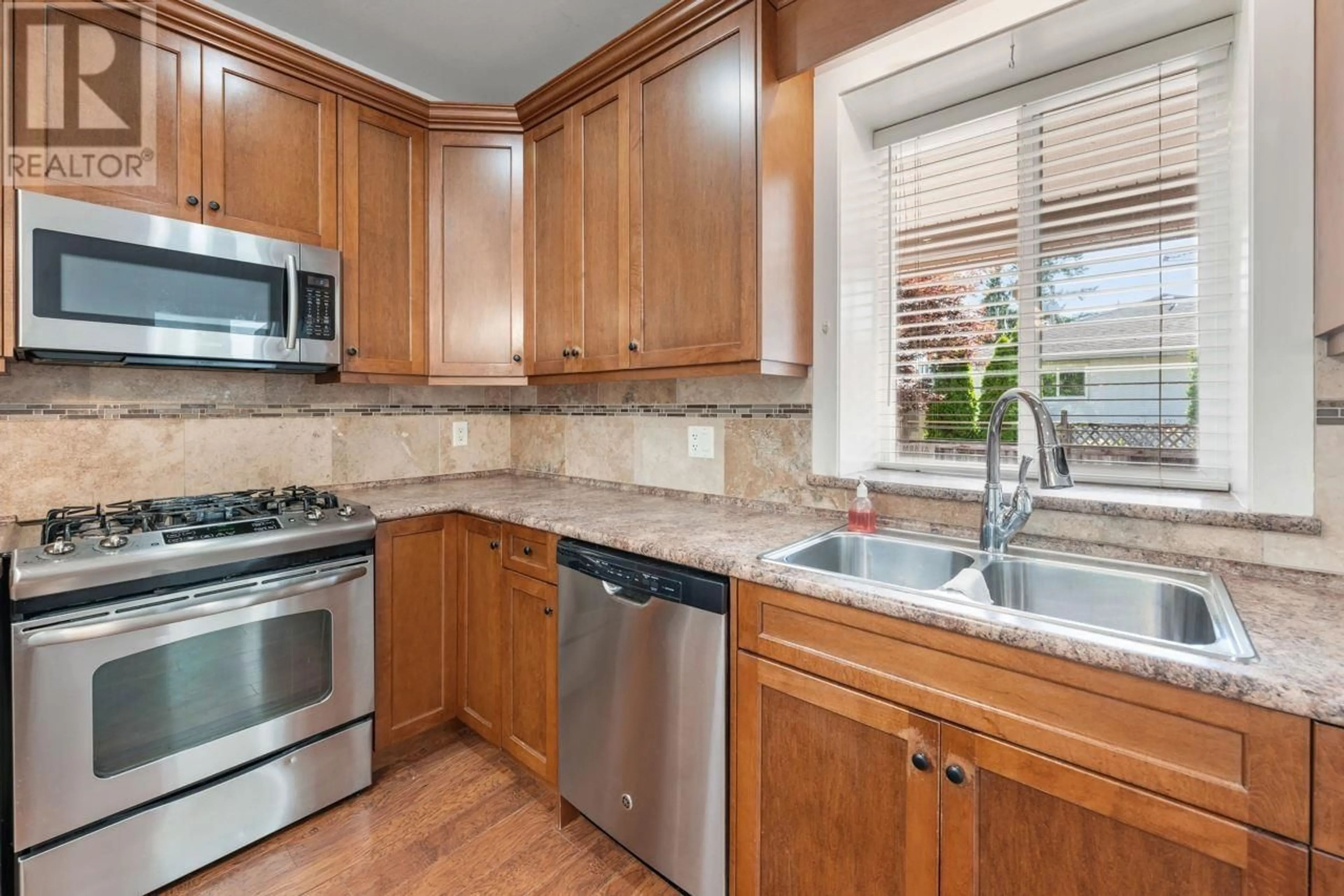 Standard kitchen, ceramic/tile floor for 10 - 12123 222 STREET, Maple Ridge British Columbia V2X5W4