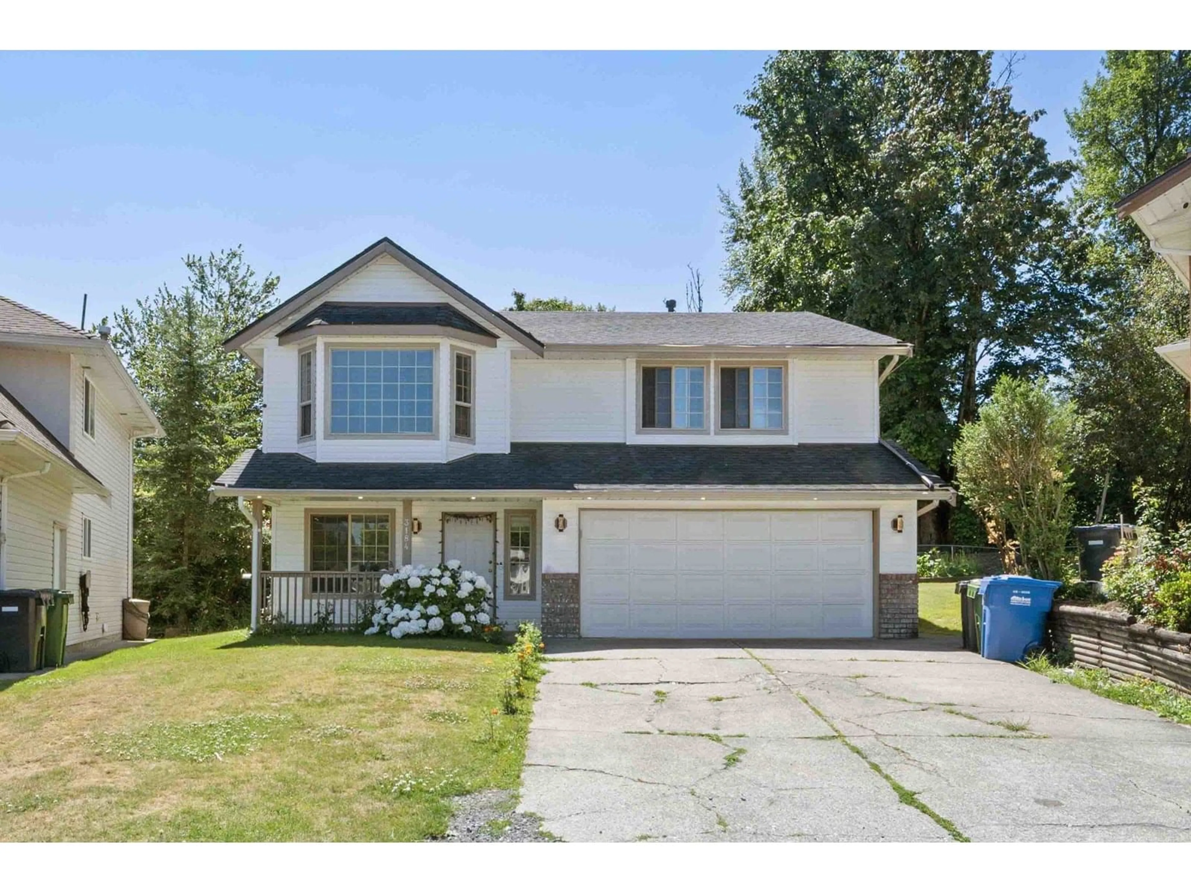 Home with vinyl exterior material, street for 3184 SISKIN, Abbotsford British Columbia V2T5R1