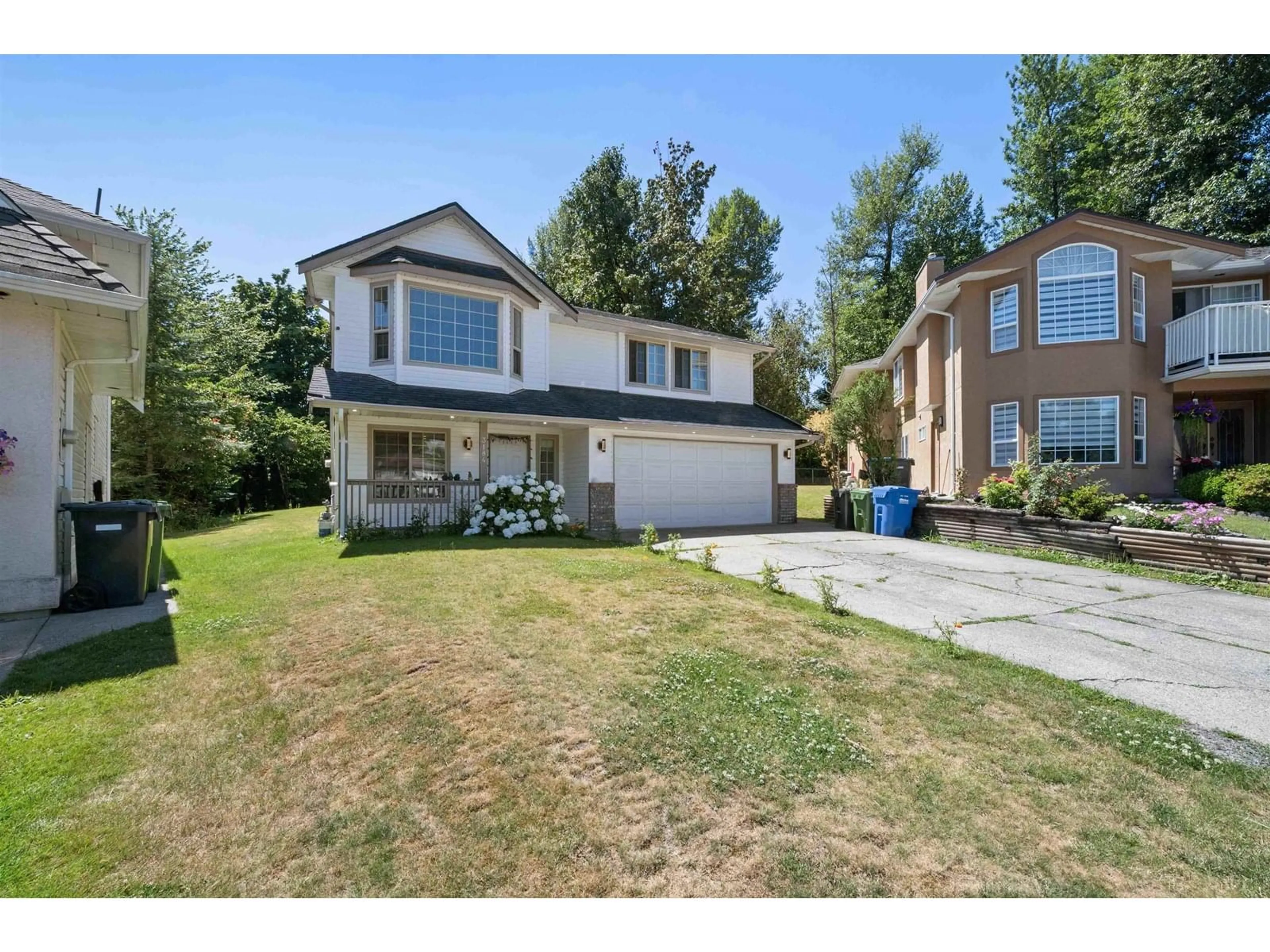 Home with vinyl exterior material, street for 3184 SISKIN, Abbotsford British Columbia V2T5R1