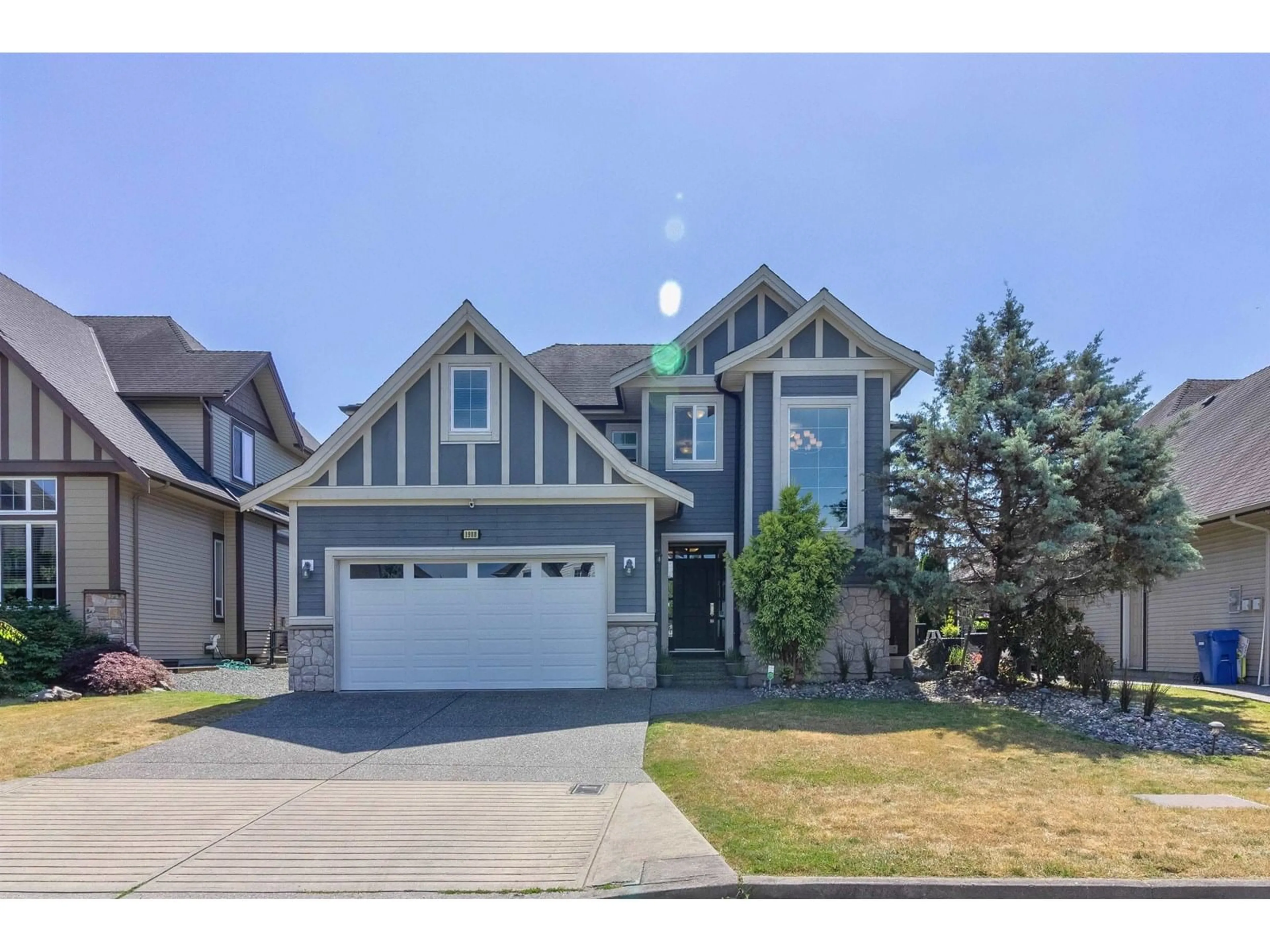 Home with vinyl exterior material, street for 1988 MERLOT, Abbotsford British Columbia V4X0A6