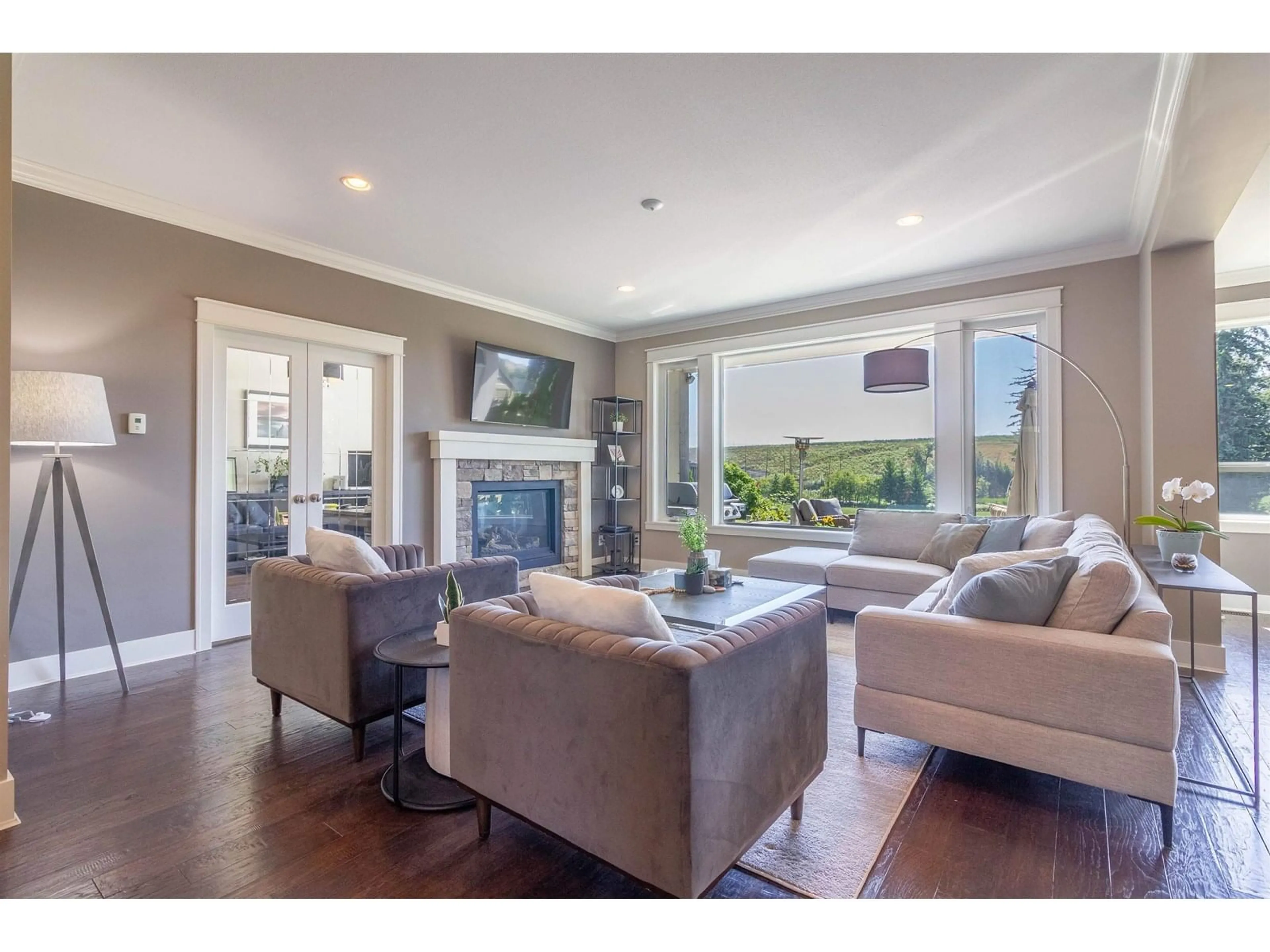 Living room with furniture, unknown for 1988 MERLOT, Abbotsford British Columbia V4X0A6