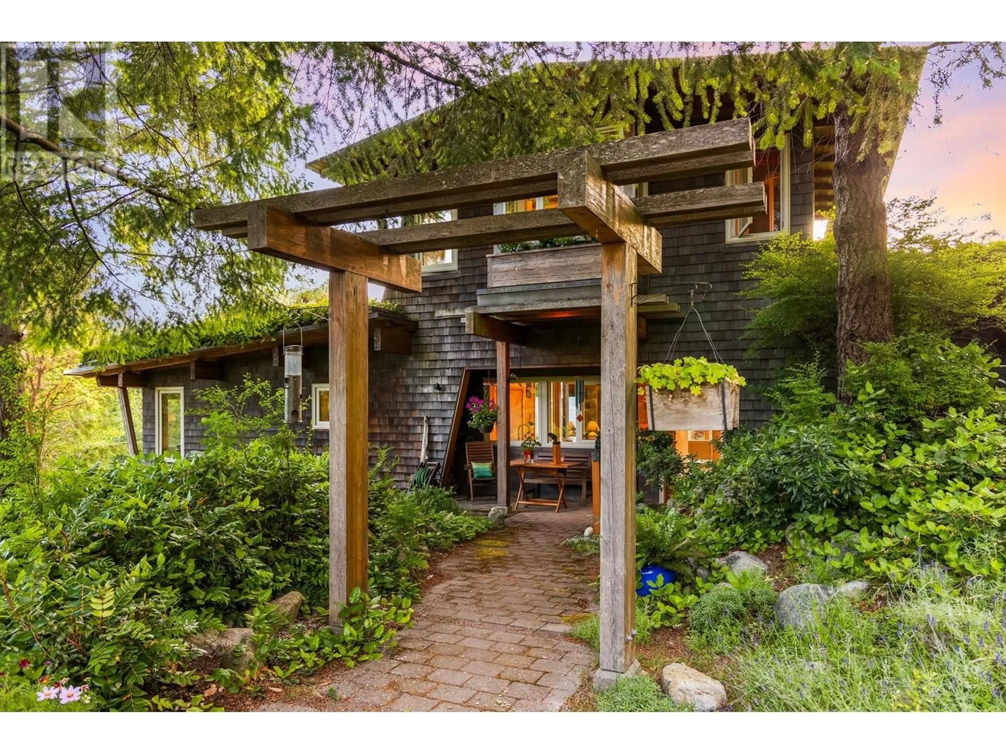 Indoor entryway for 1301 SUNSET ROAD, Bowen Island British Columbia V0N1G2