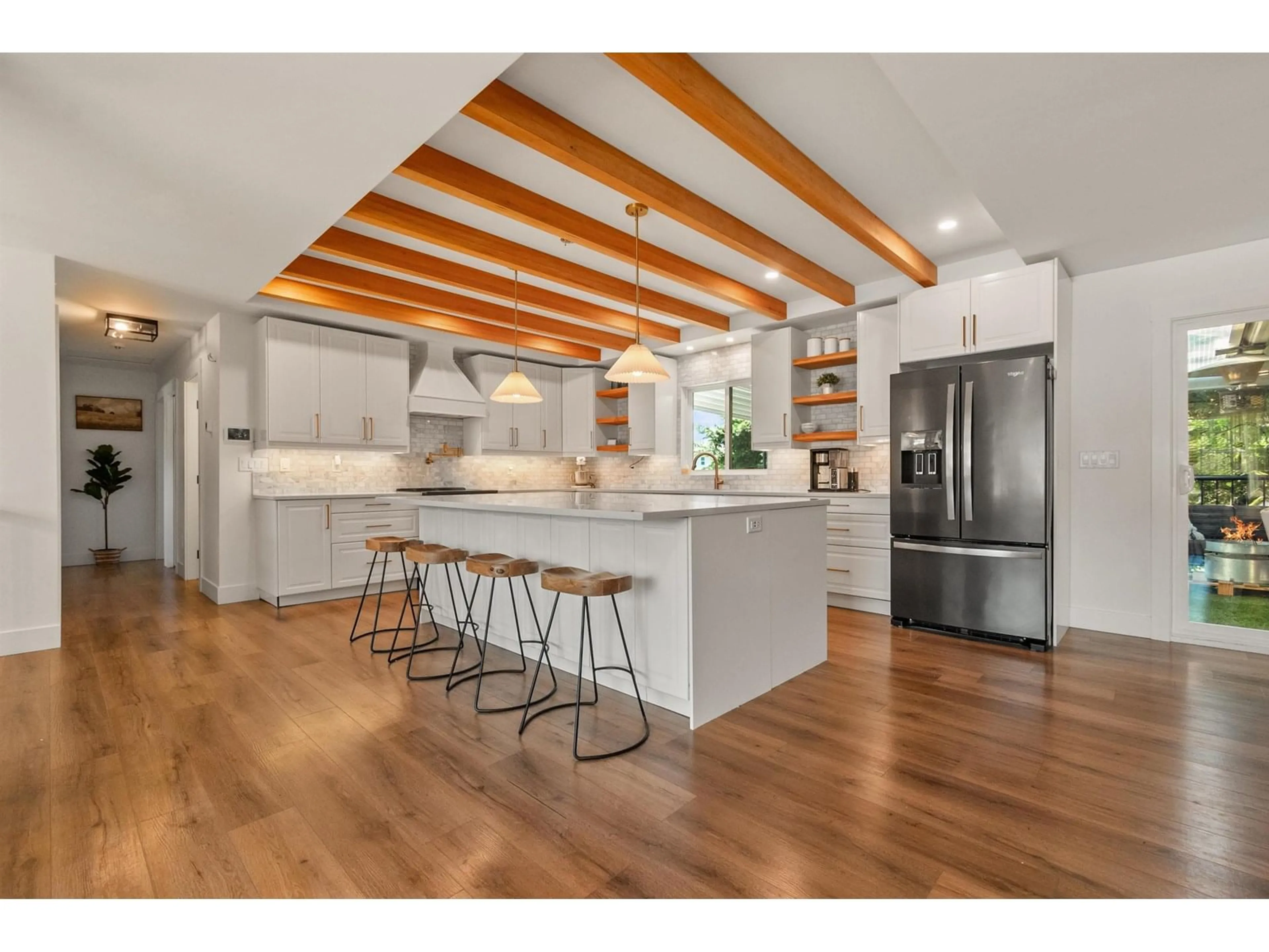Open concept kitchen, wood/laminate floor for 46014 LAKE DRIVE, Chilliwack British Columbia V2R2P9