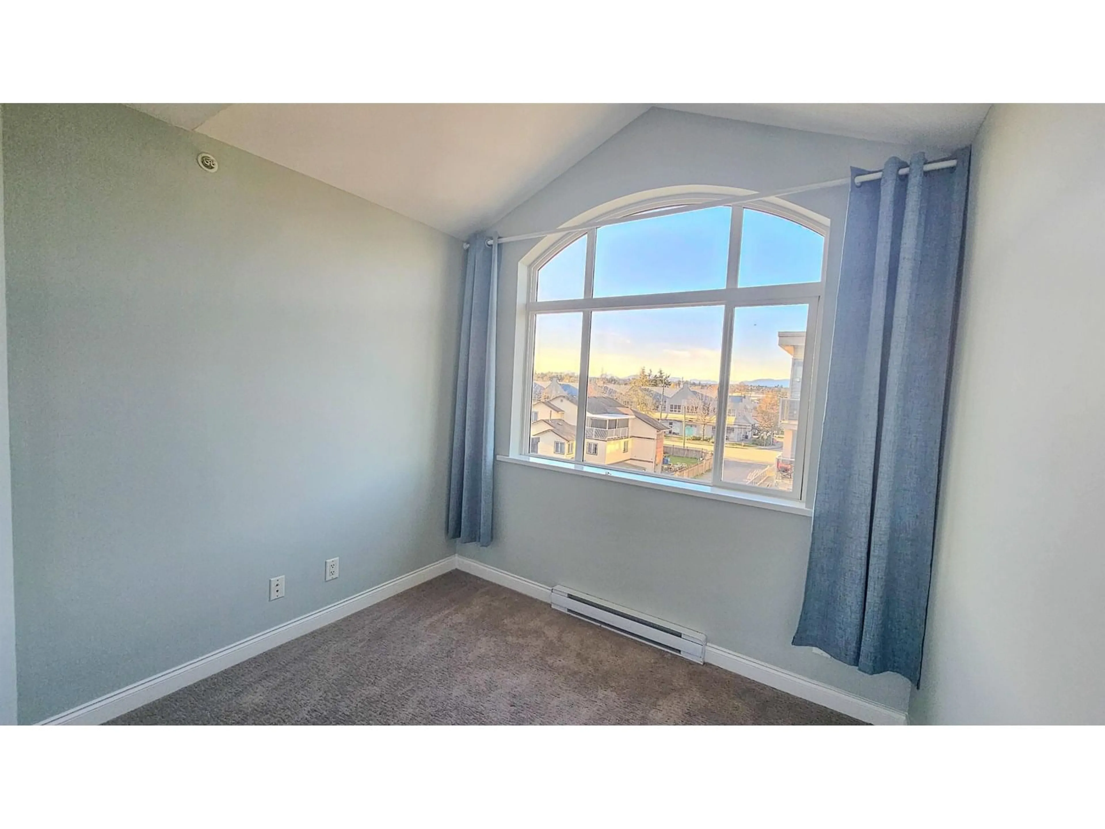A pic of a room for 405 - 19939 55A, Langley British Columbia V3A3X4