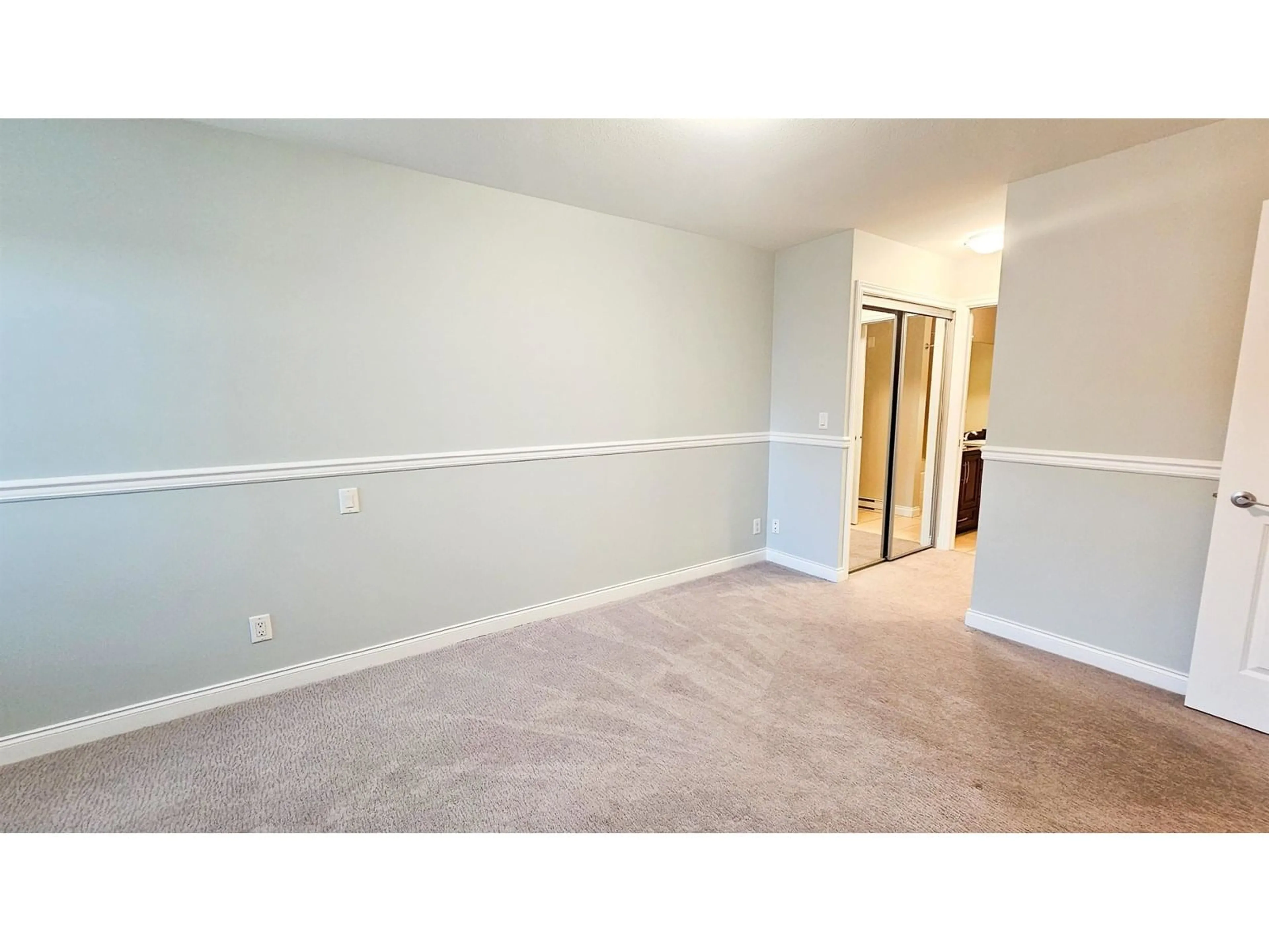 A pic of a room for 405 - 19939 55A, Langley British Columbia V3A3X4