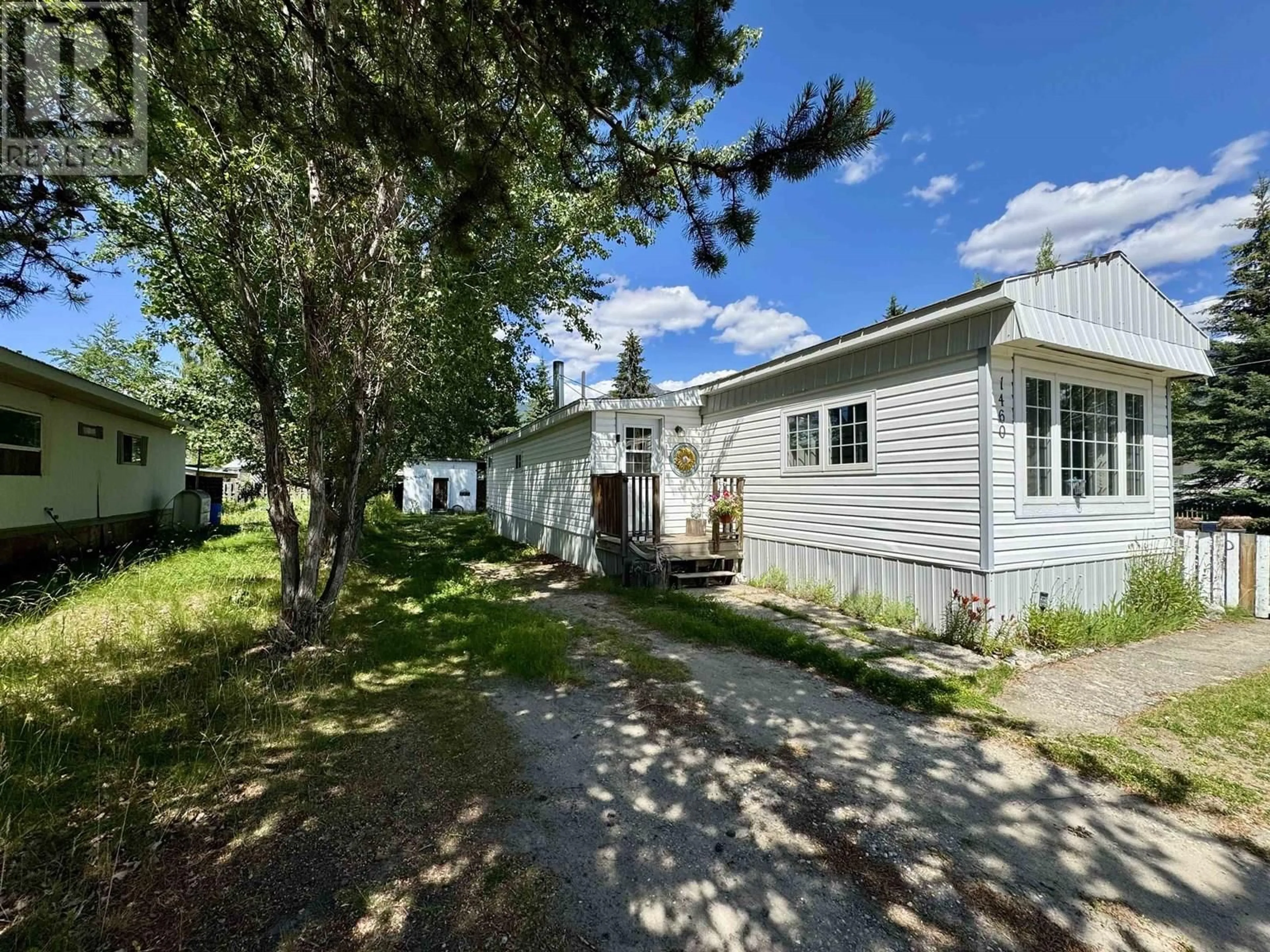 A pic from outside/outdoor area/front of a property/back of a property/a pic from drone, street for 1460 7TH AVENUE, Valemount British Columbia V0E2Z0