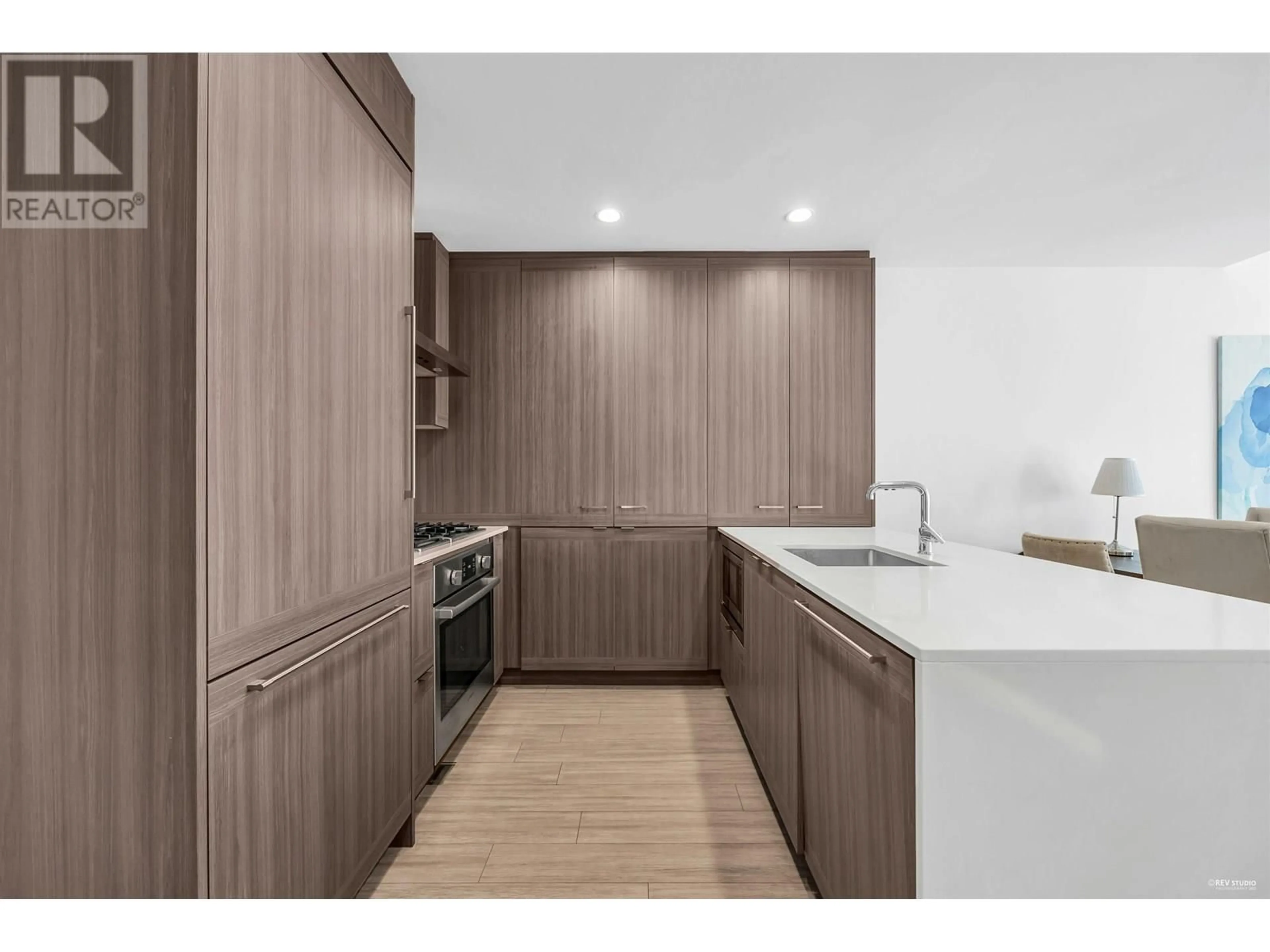 Standard kitchen, wood/laminate floor for TH302 - 2351 BETA AVENUE, Burnaby British Columbia V5C0M2