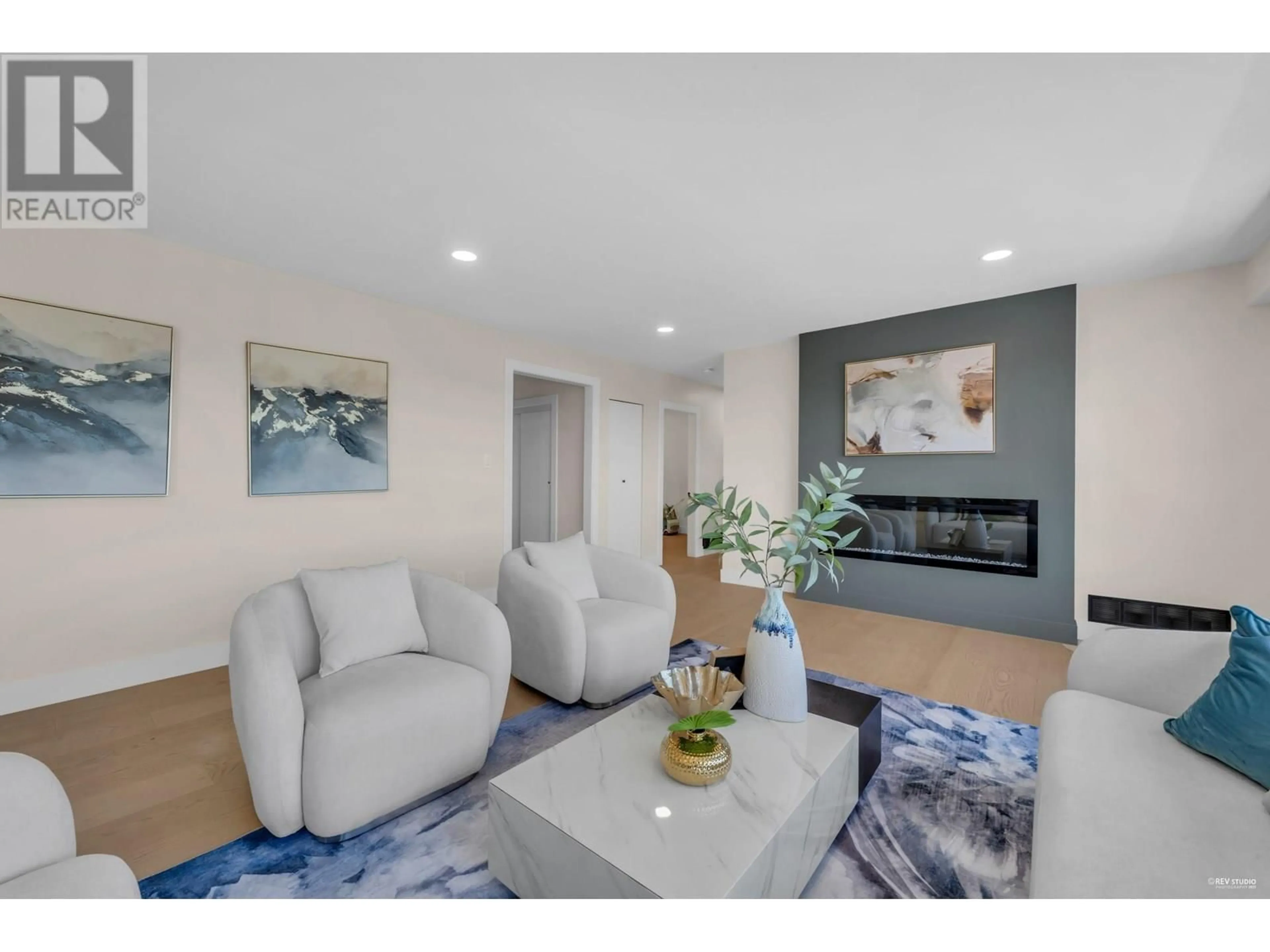 Living room with furniture, unknown for 818 YOUNETTE DRIVE, West Vancouver British Columbia V7T1S9