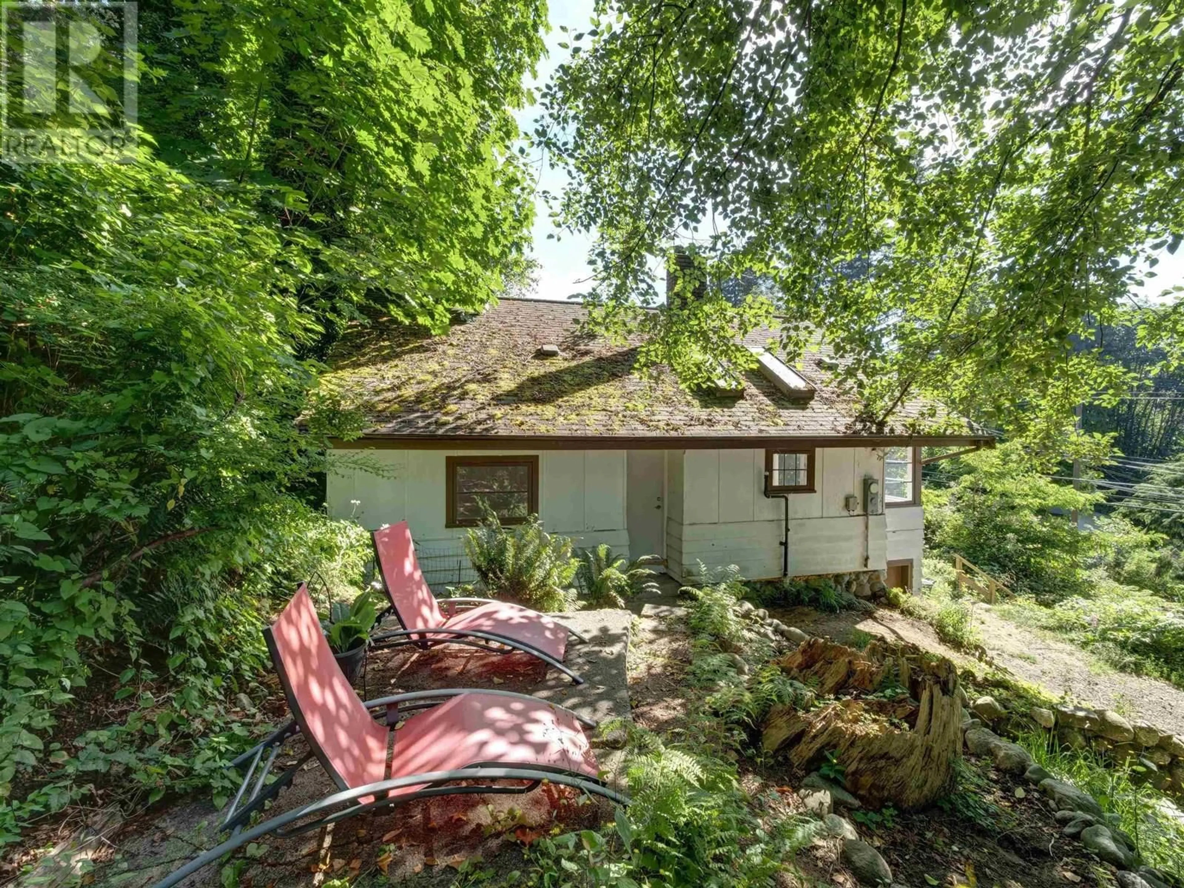 A pic from outside/outdoor area/front of a property/back of a property/a pic from drone, unknown for 915 MARINE DRIVE, Gibsons British Columbia V0N1V1