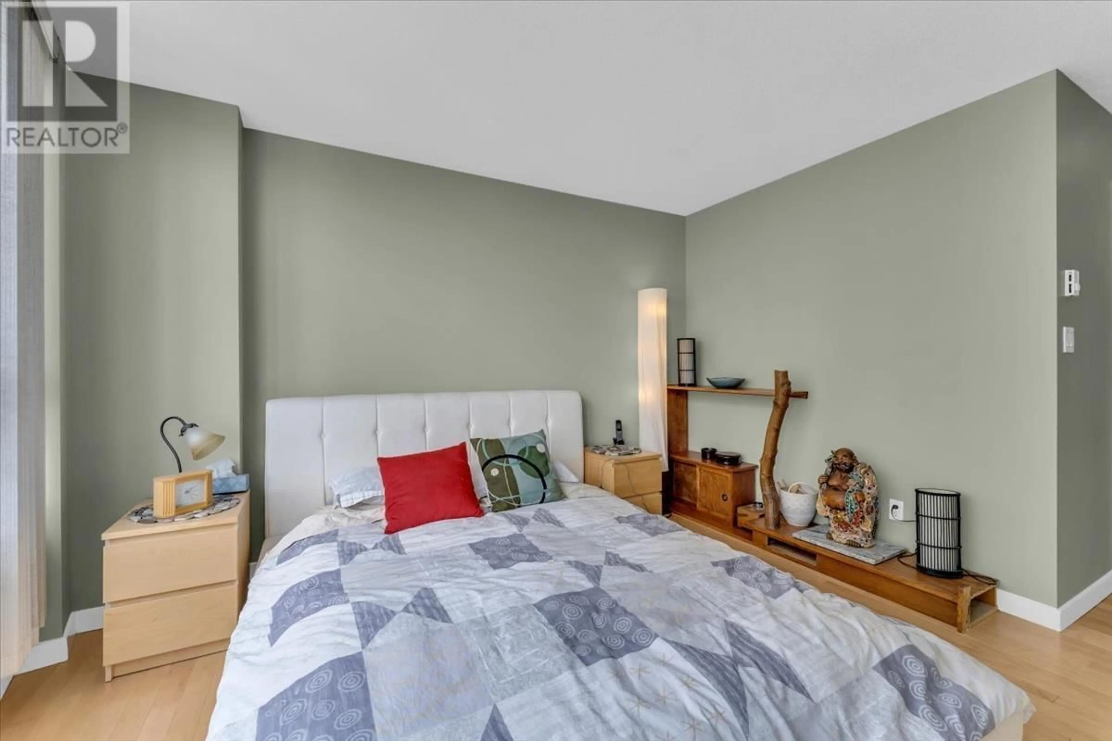 Bedroom with bed, unknown for 1503 - 1067 MARINASIDE CRESCENT, Vancouver British Columbia V6Z3A4