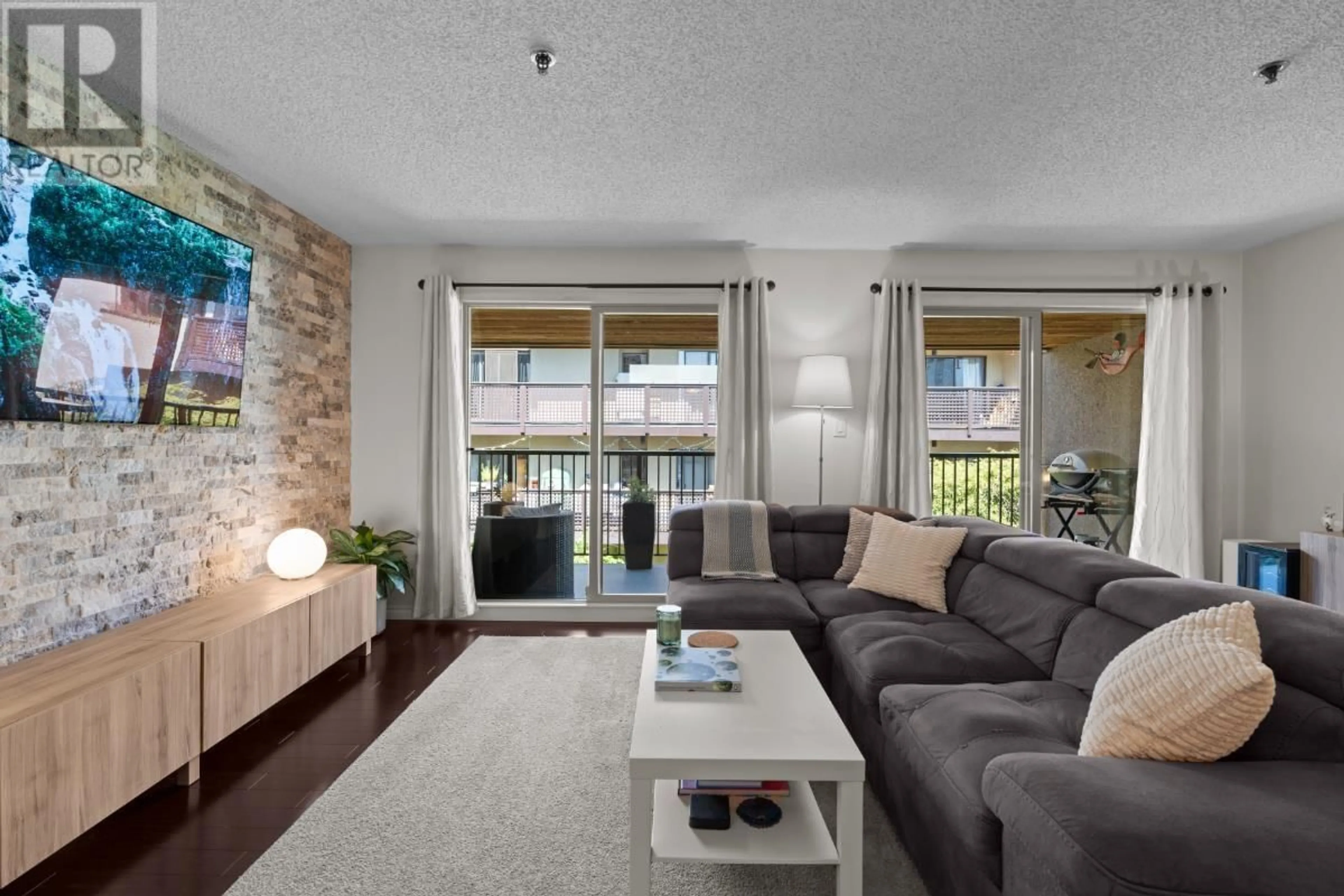 Living room with furniture, unknown for 302 - 715 ROYAL AVENUE, New Westminster British Columbia V3M5X4