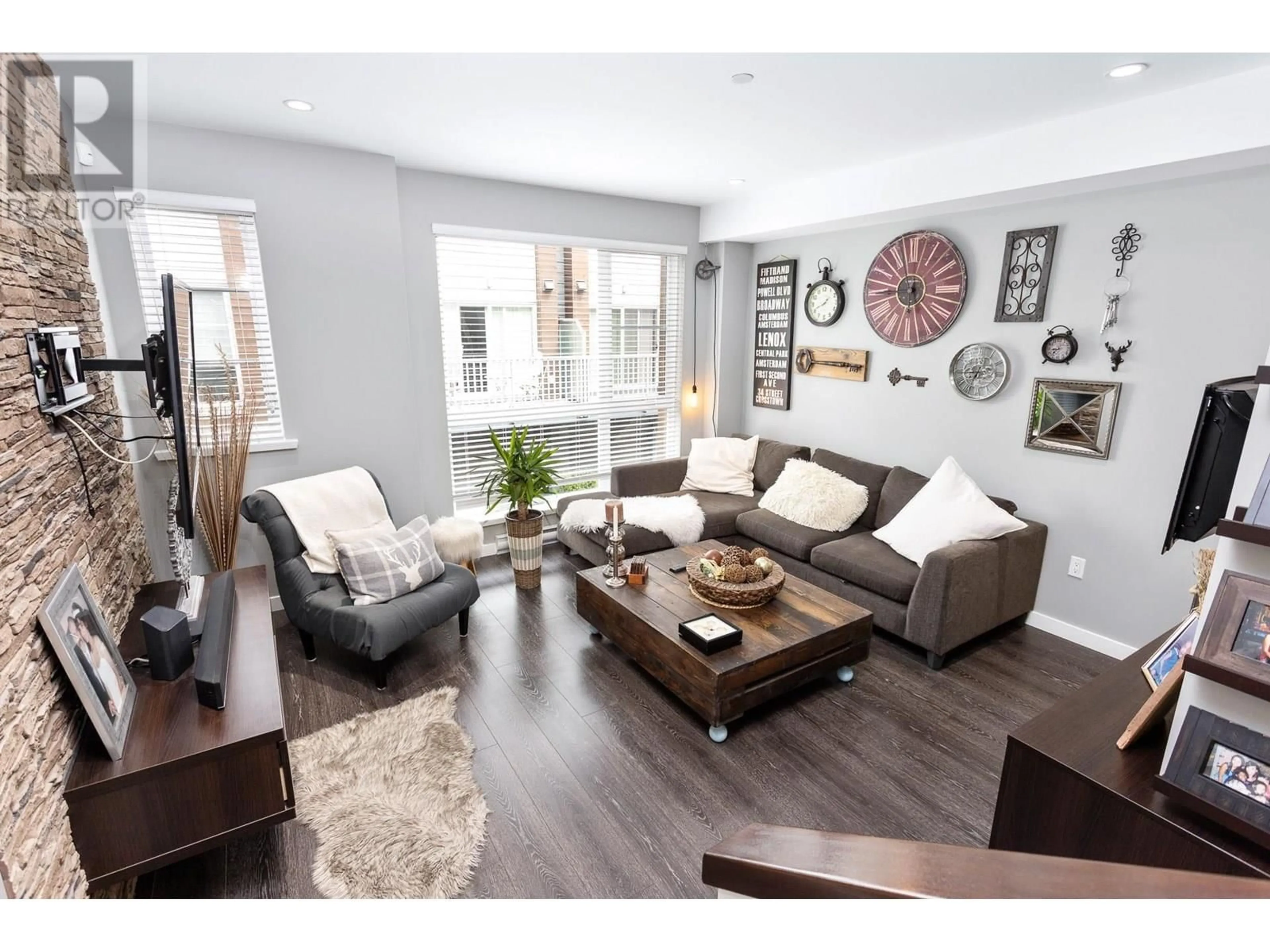 Living room with furniture, wood/laminate floor for 9 - 22388 124 AVENUE, Maple Ridge British Columbia V2X4J5