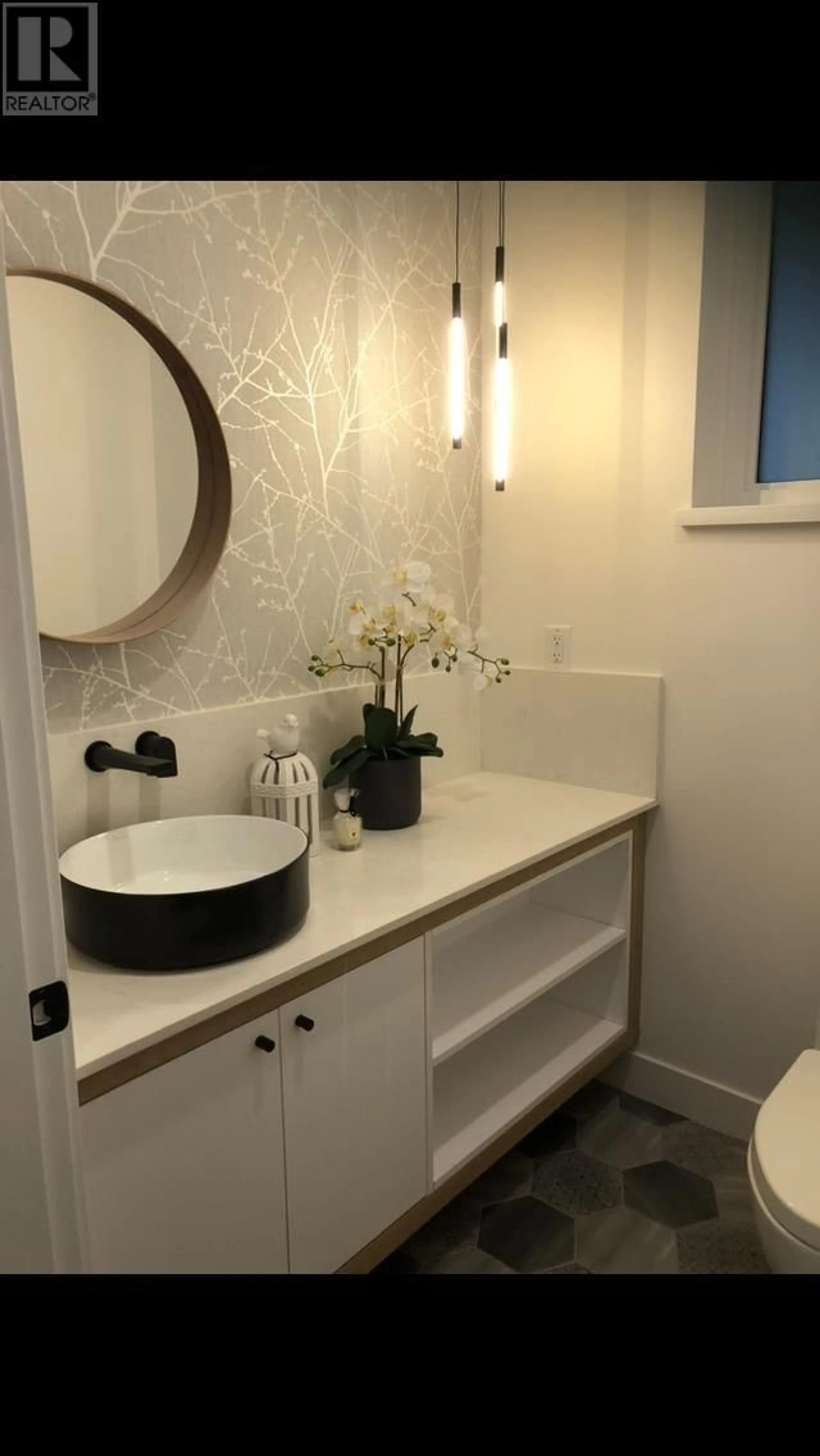 Contemporary bathroom, ceramic/tile floor for 1 - 2750 19TH AVENUE, Vancouver British Columbia V6L1E3