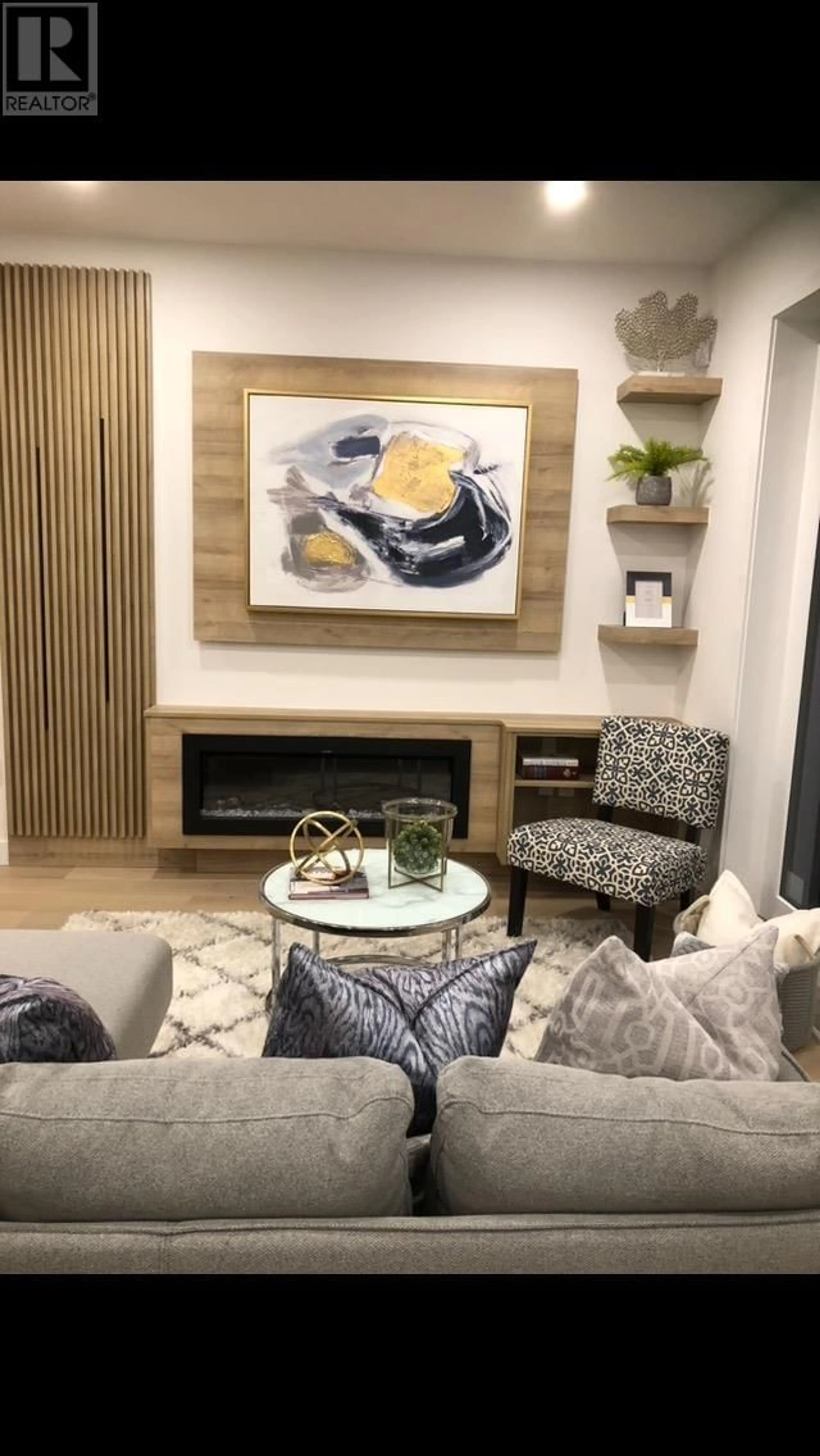 Living room with furniture, wood/laminate floor for 1 - 2750 19TH AVENUE, Vancouver British Columbia V6L1E3