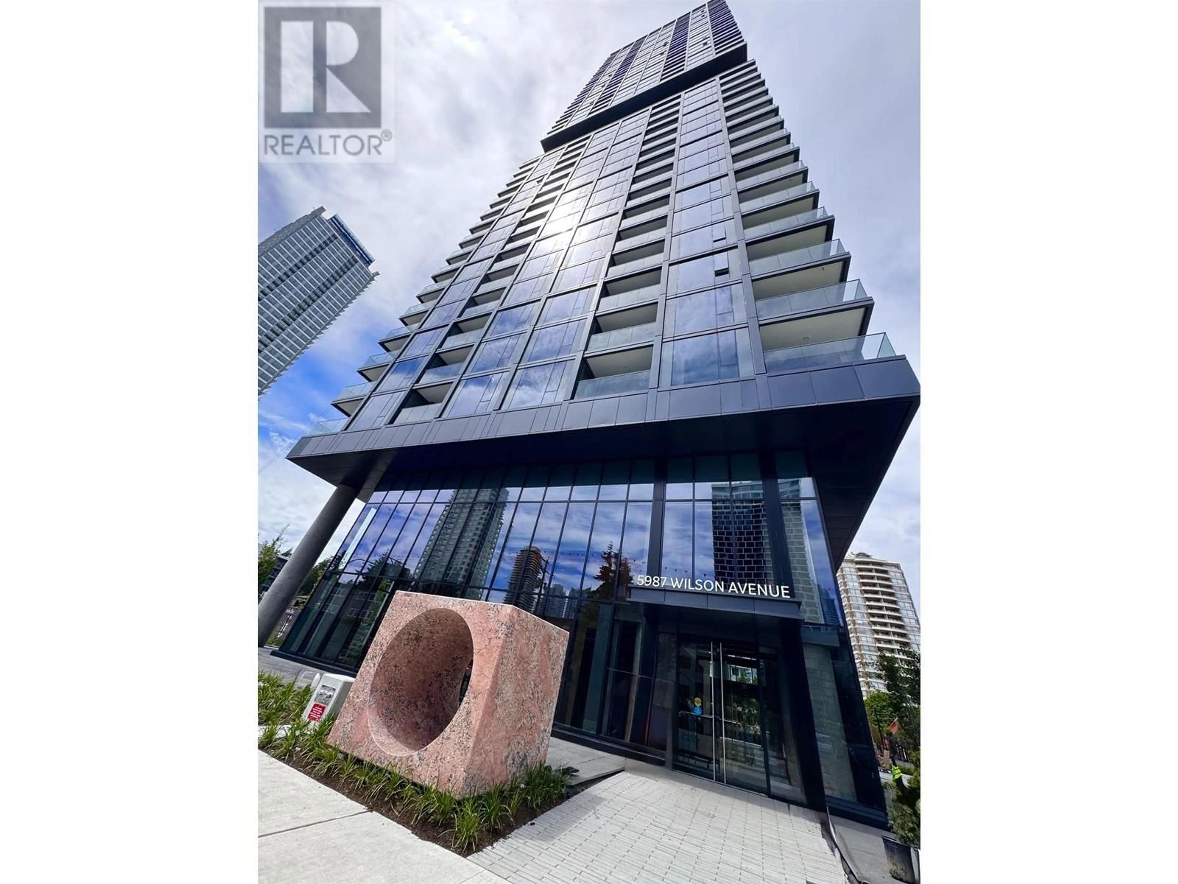 Indoor foyer for 607 - 5987 WILSON AVENUE, Burnaby British Columbia V5H0L7