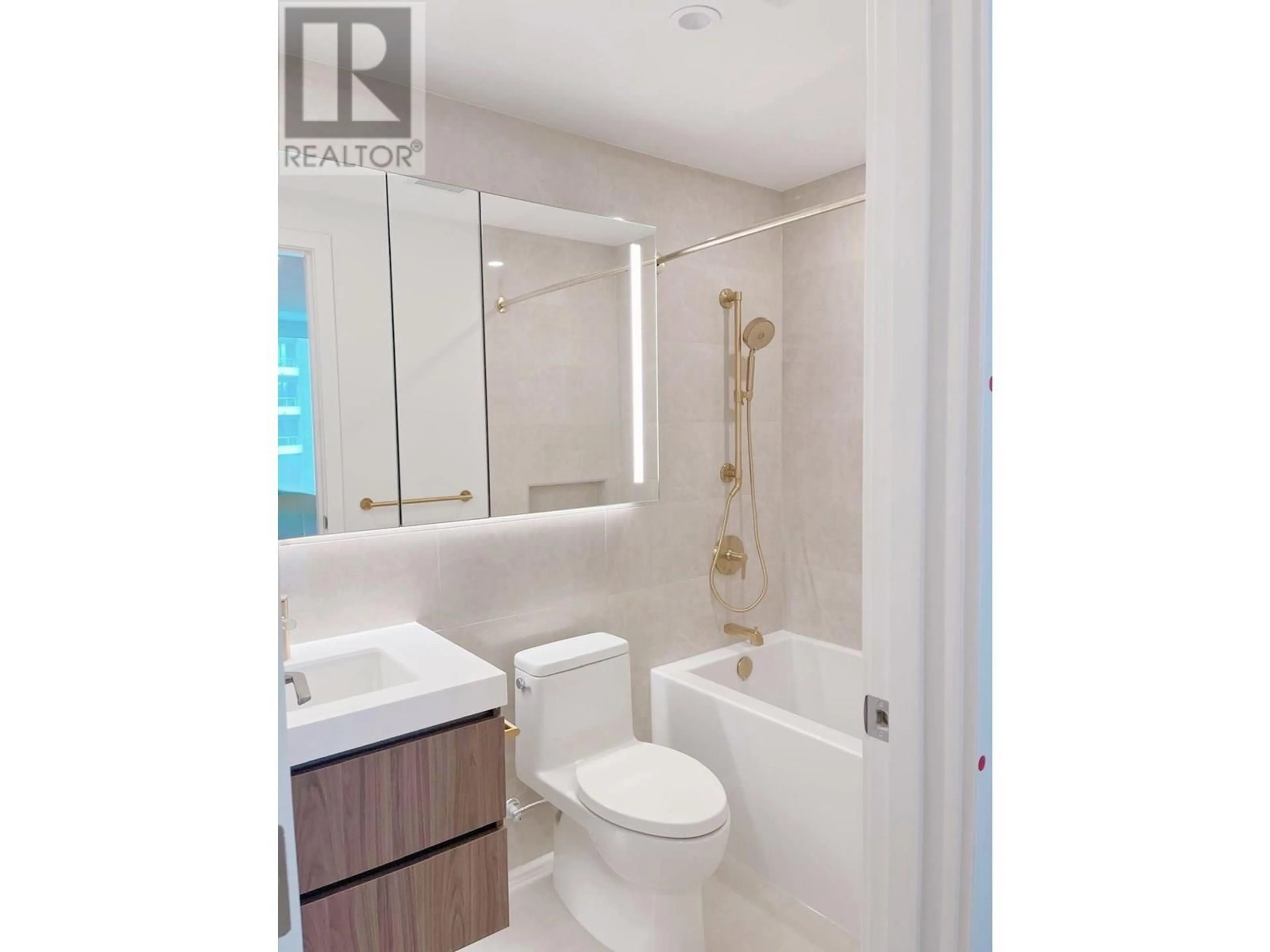 Standard bathroom, unknown for 607 - 5987 WILSON AVENUE, Burnaby British Columbia V5H0L7